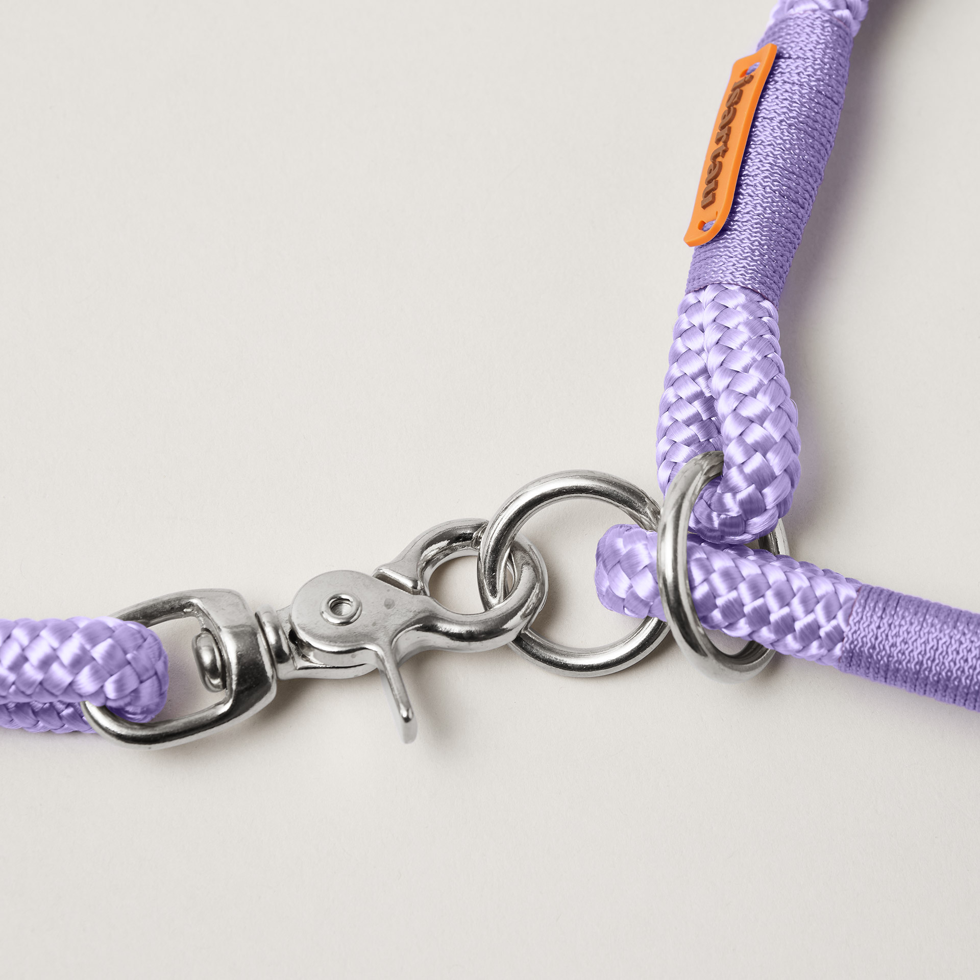 Detail Tauset Very Peri Lavendel mit silberfarbenen Beschlägen, lavendelfarbenes Tau und Takel