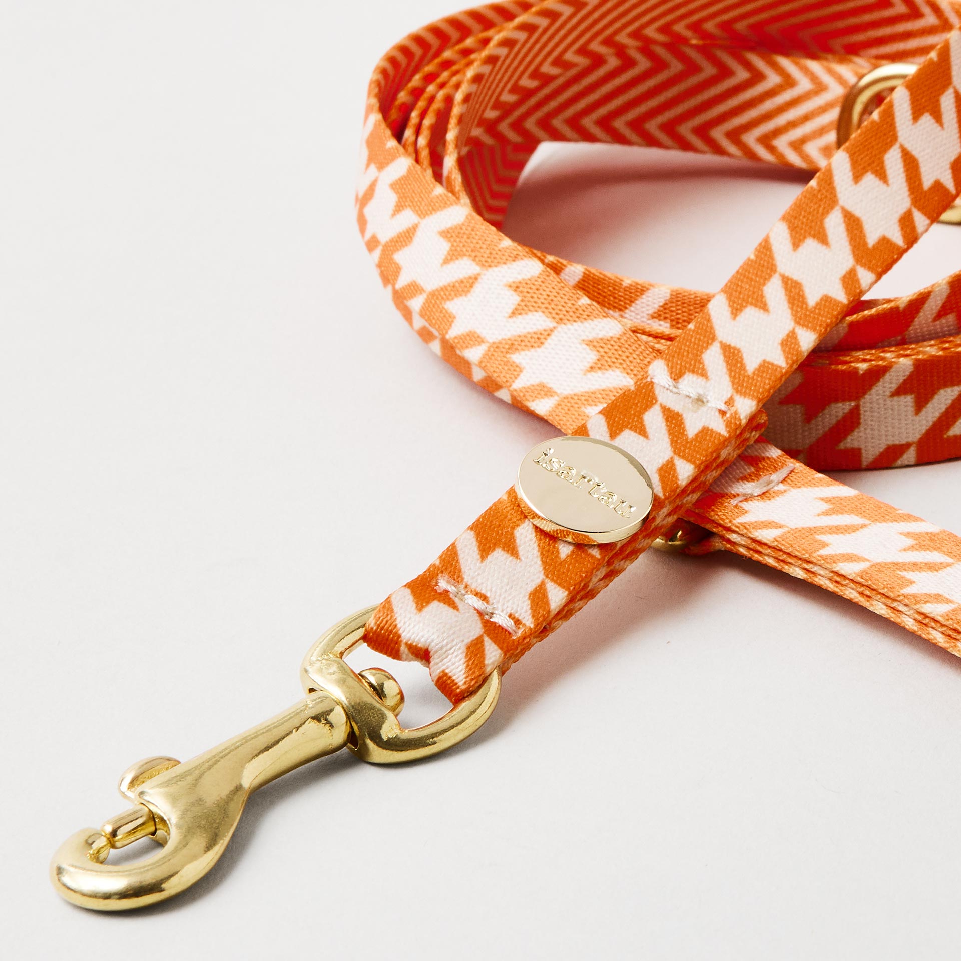 Detail schmale Hundeleine Wandler Gurtband im Hahnentritt Stil in 15mm Breite goldfarbene Mini-Karabiner
