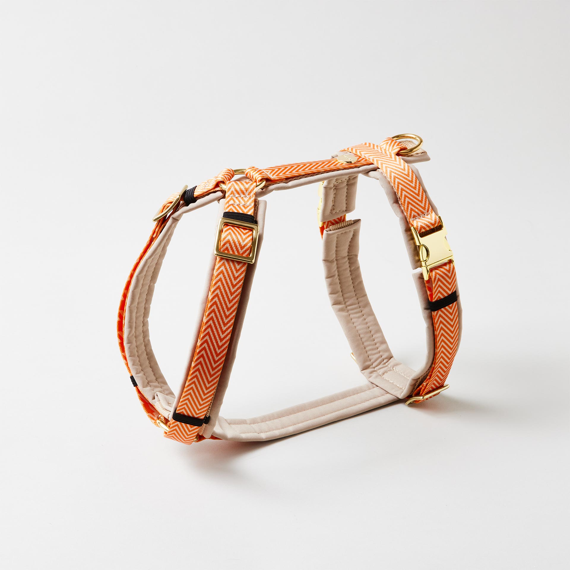 Gepolstertes Y-Hundegeschirr im Design Tänzer mit Fischgrät Motiv verstellbaren Schiebern und goldfarbenen Steckschließen