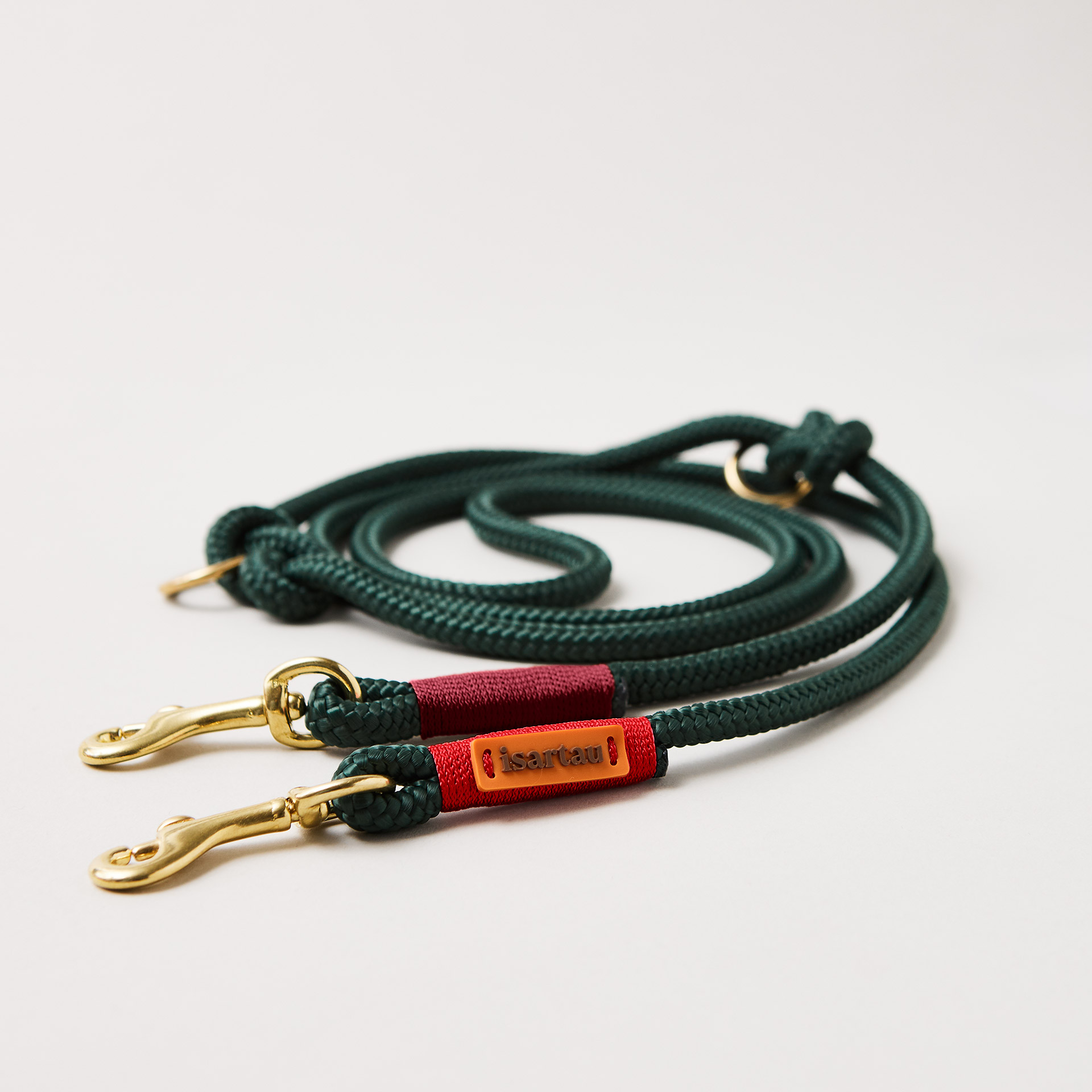 Hundeleine aus Tau Evergreen Rot Burgunder 8 mm verstellbar mit leichten Messing-Karabinern, dunkelgrünes Tau mit roter und burgunderfarbener Takelung, Längenverstellbar über Knoten