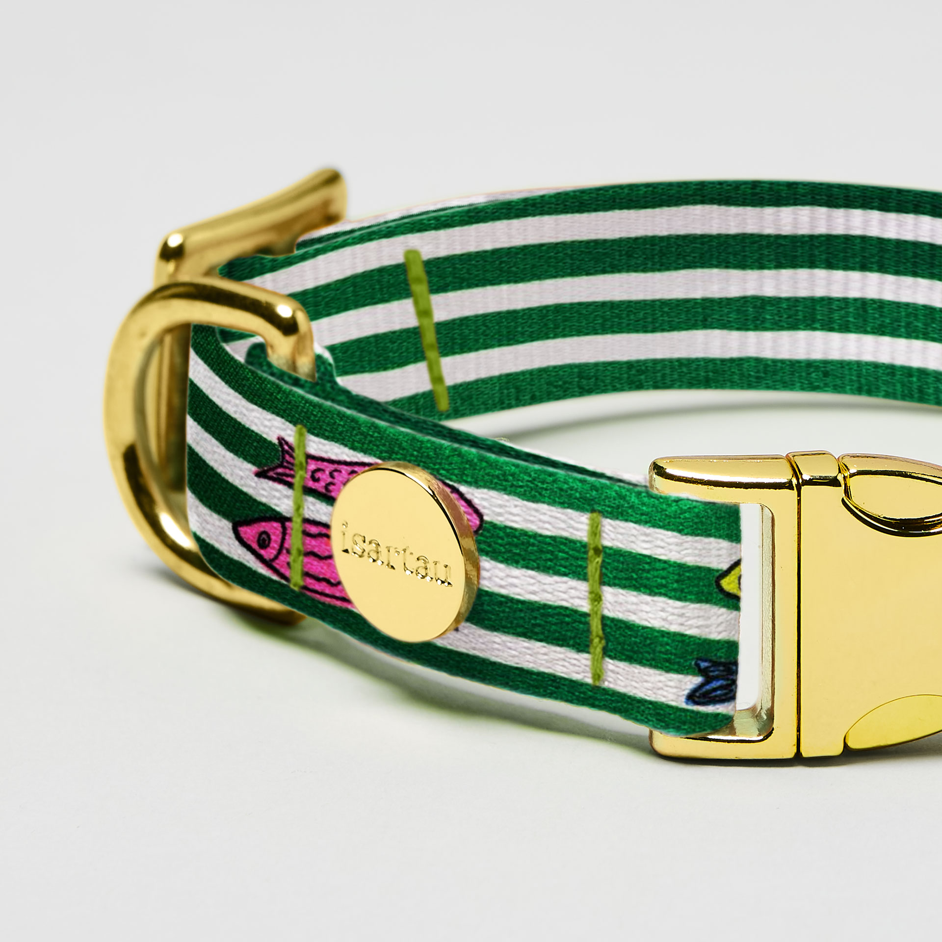 Detailaufnahme Designerhalsband SALTY, goldfarbene Verschlüsse