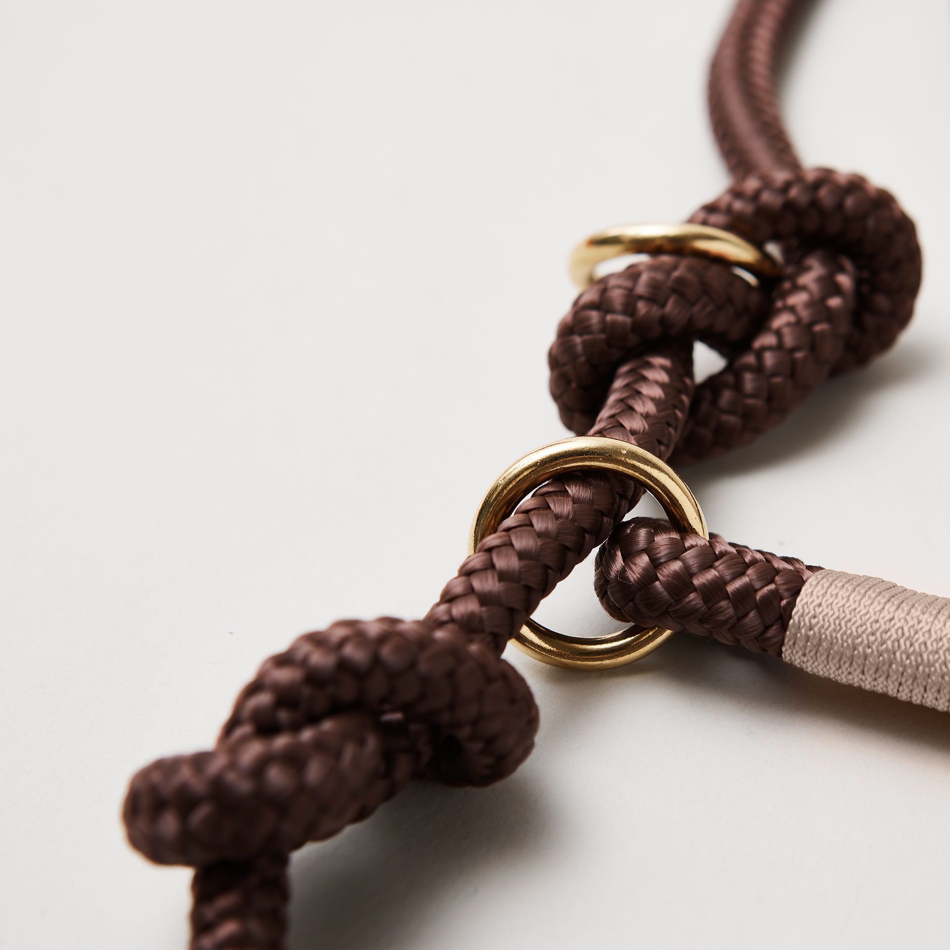 Detail Retrieverleine Classy Chestnut Beige mit verstellbaren Knoten für Hals- und Kopfumfang