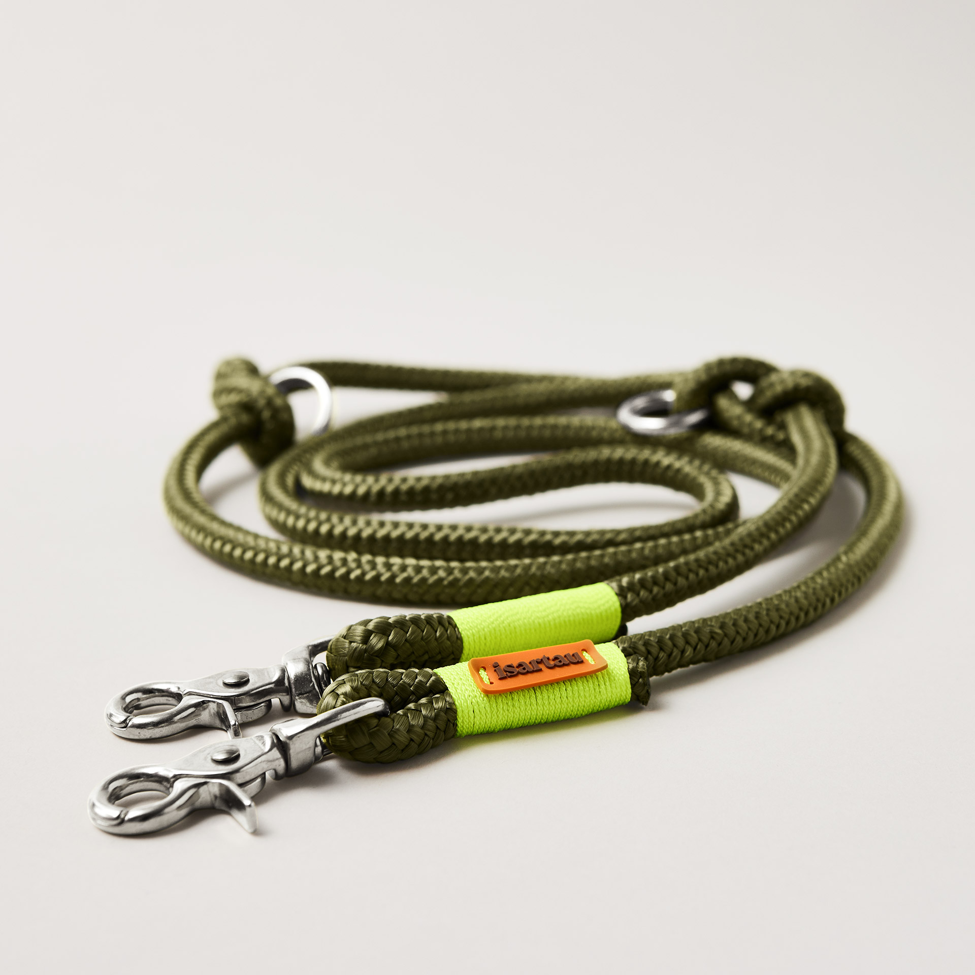 Hundeleine Olive Grove Neongelb 10 mm verstellbar mit silberfarbenen Scherenkarabinern, olivfarbenes Softtau mit neongelber Takelung, flexibel Längenverstellbar