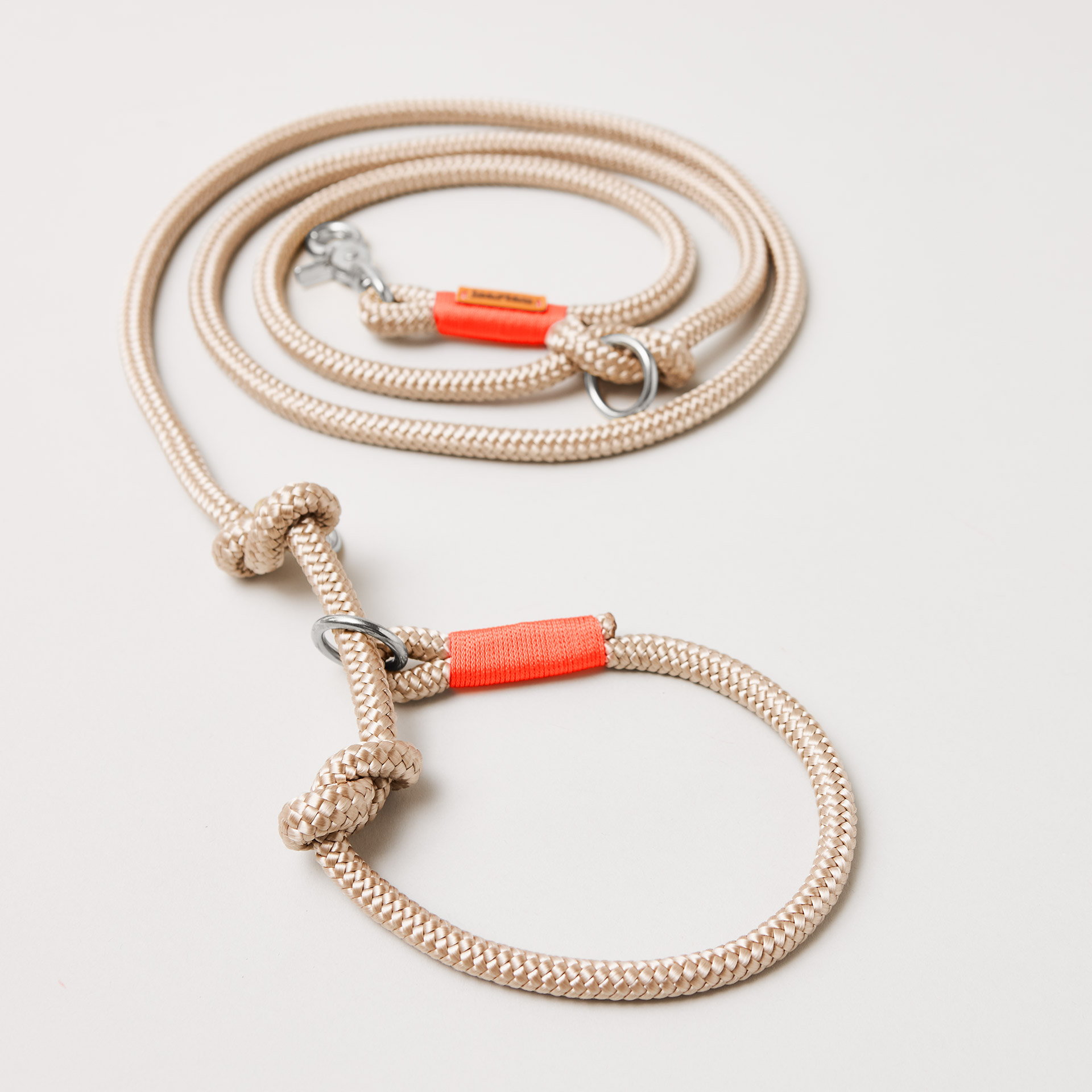 Retrieverleine aus Tau Wood Owl Neonorange, Halsung mit integrierter Leine, silberfarbene Bolzenkarabiner, 2-fach längenverstellbar, erhältlich in 8 mm und 10 mm