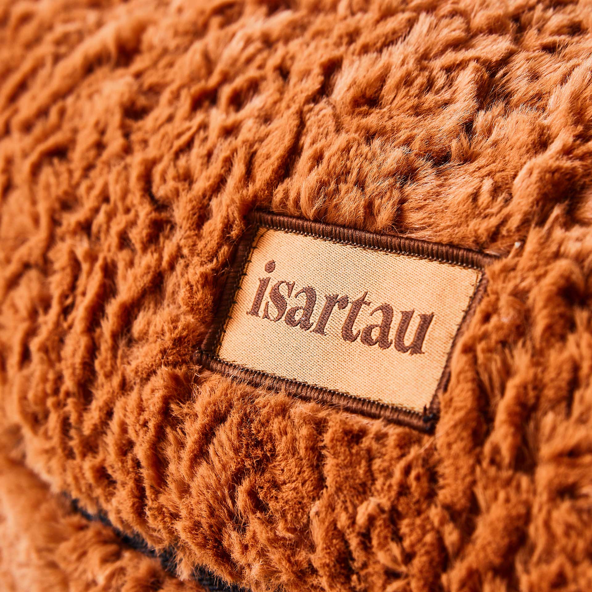 Orthopädisches Hundebett mit abnehmbarem Bezug, maschinenwaschbar bei 30 Grad, rundes Design mit isartau Logo