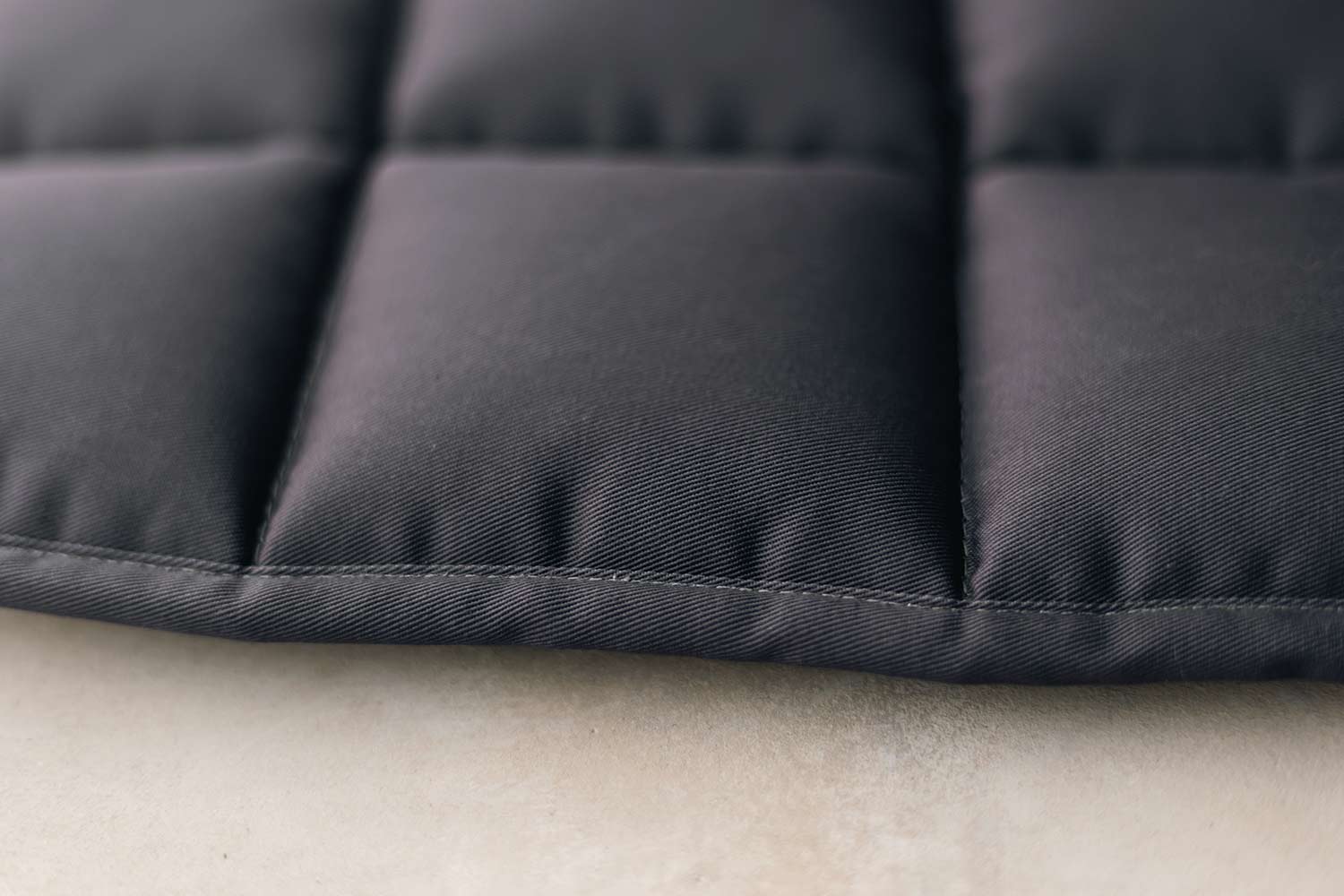 Detail gepolsterte Reisedecke Pocket in Grau