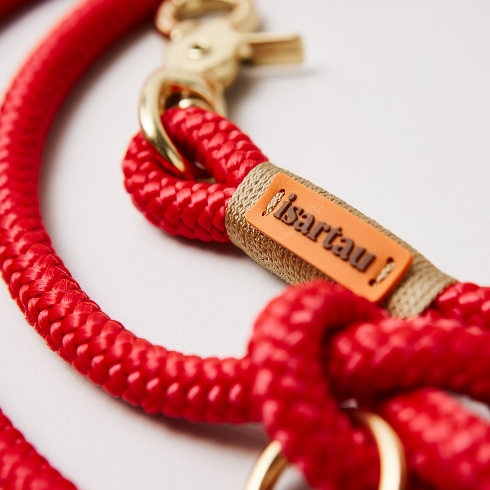 isartau-Logo auf rotem Tau und goldfarbener Takelung an Farbkombination Red Fairy GOLD