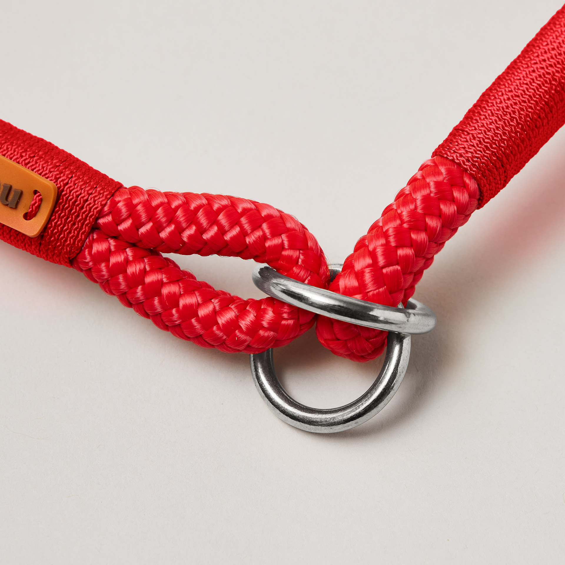 Detail Tauset Red Fairy Rot mit silberfarbenen O-Ringen