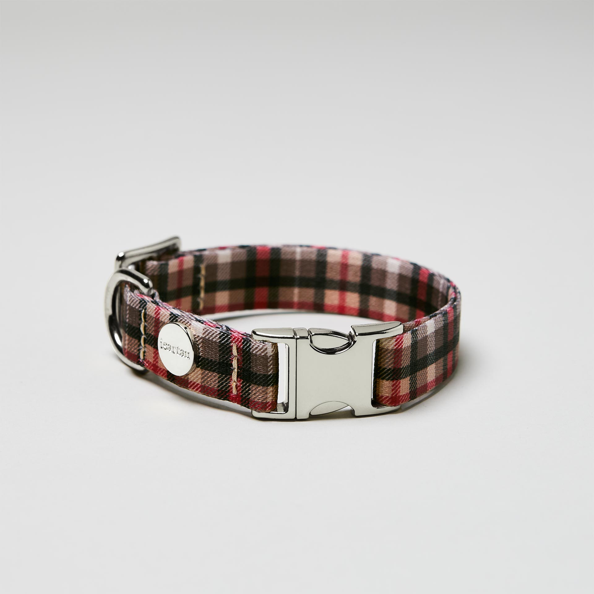 Verstellbares Halsband Design „Flaneur“ mit silberfarbener Schließe, Gurtband mit Karomuster.