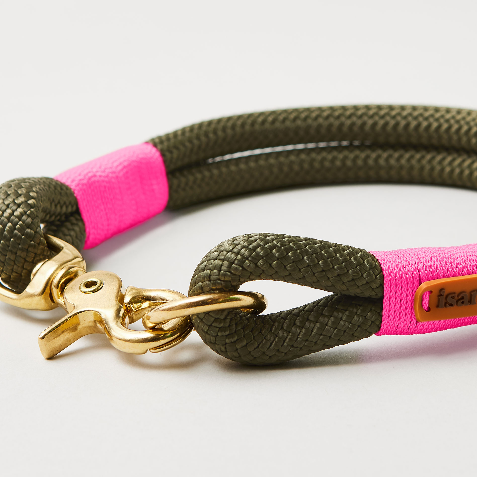 Detail Ring und Scherenkarabiner, Feste Halsung Kletterseil Olive Grove Neonpink, Messing