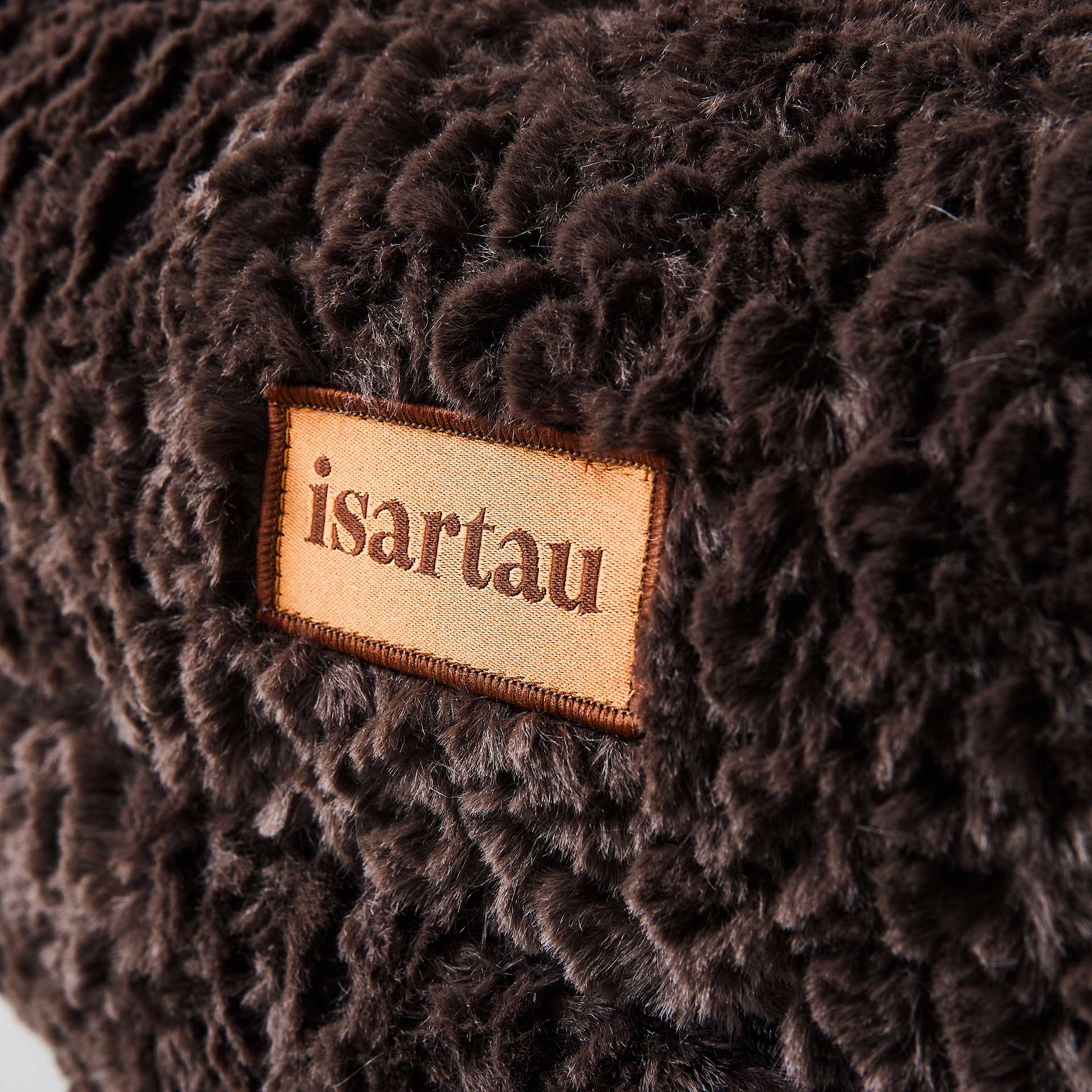 Orthopädisches Hundebett mit abnehmbarem Bezug, maschinenwaschbar bei 30 Grad, rundes Design mit isartau Logo