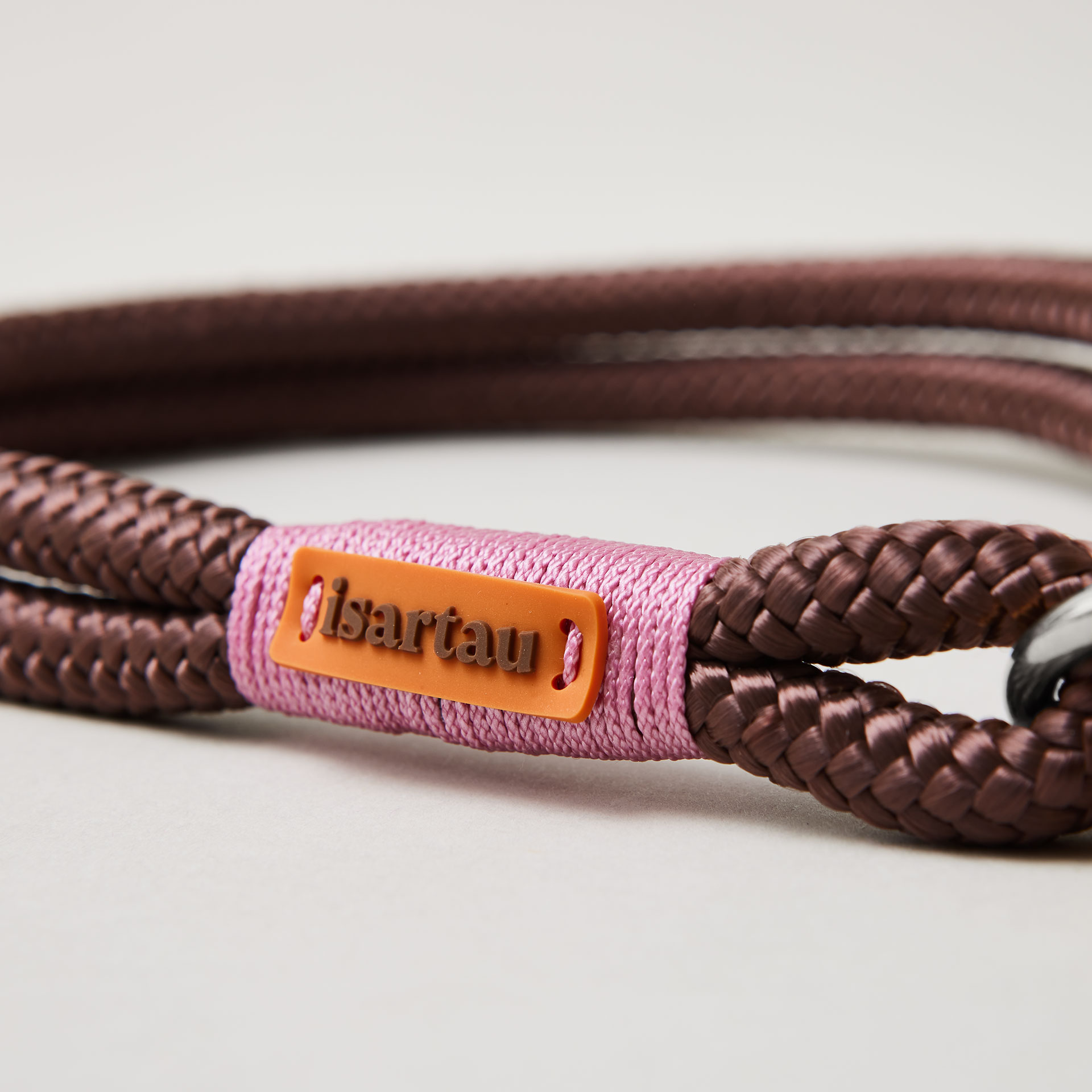 Detail Tauhalsband Zugstopp Classy Chestnut Rose mit silberfarbenen Beschlägen, braunes Tau mit rosafarbener Takelung