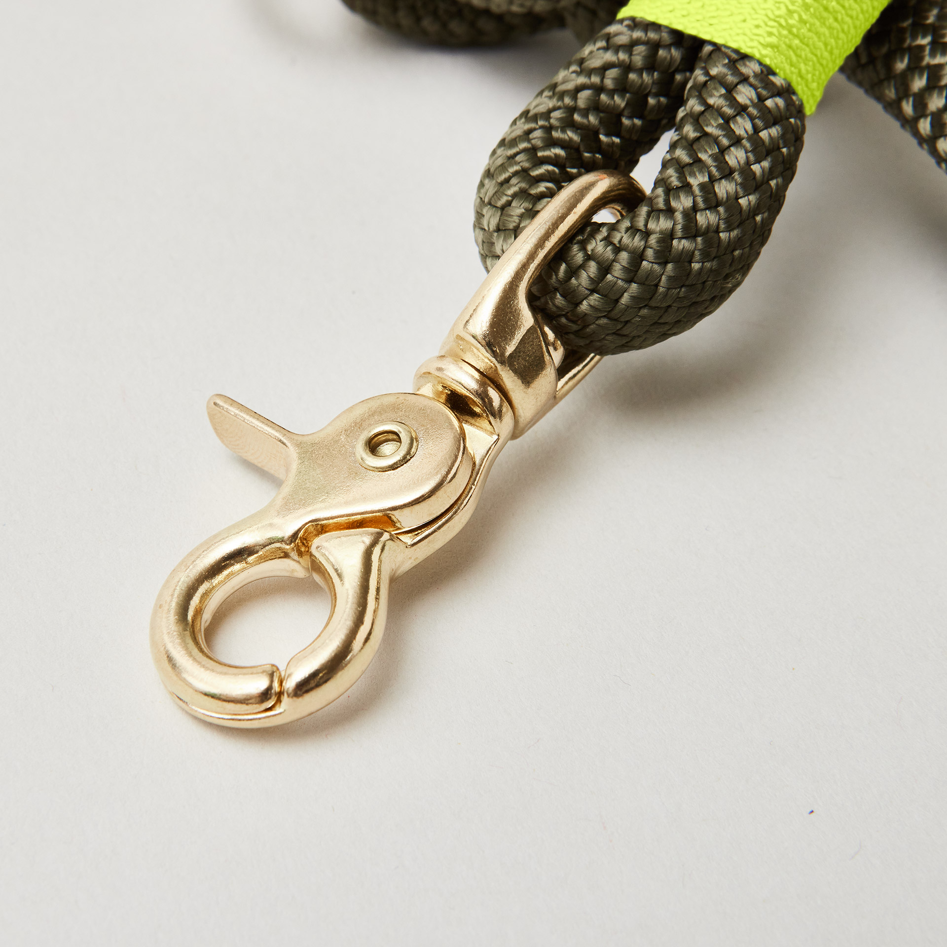 Messing Scherenkarabiner an Tauleine Olive Grove Neongelb