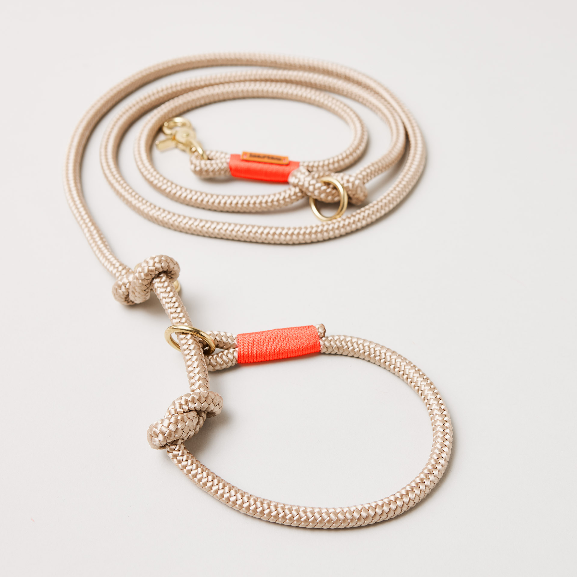 Retrieverleine Wood Owl Neonorange, Halsung mit integrierter Leine, goldene Messingkarabiner, 2-fach längenverstellbar