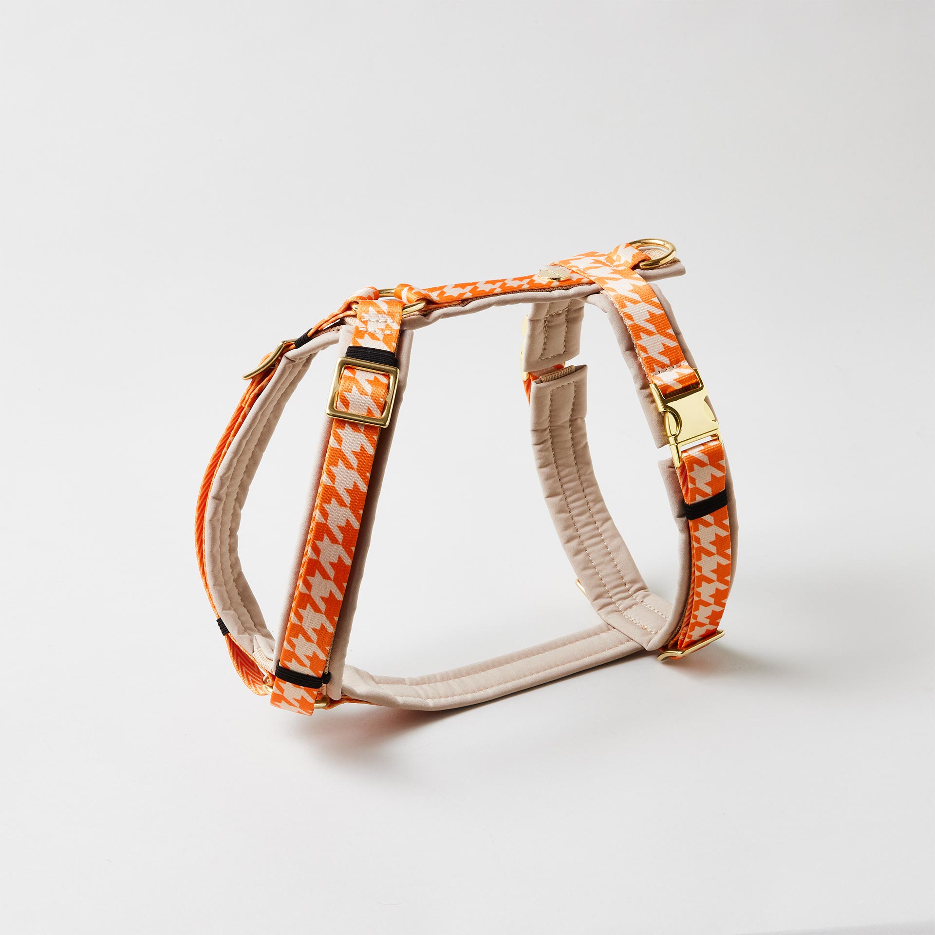 Gepolstertes Y-Hundegeschirr im Design Wandler mit Hahnentritt Motiv Beige Orange mit verstellbaren Schiebern und goldfarbenen Steckschließen