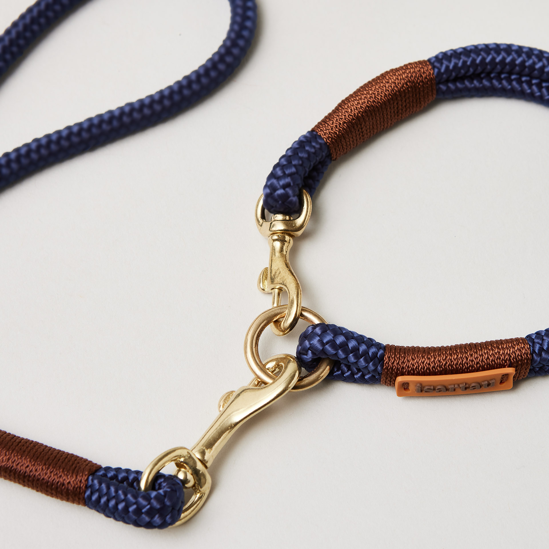 Details Feste Halsung und Tauleine in  Indigo Sea Kastanie, leichte Messing Bolzenkarabiner