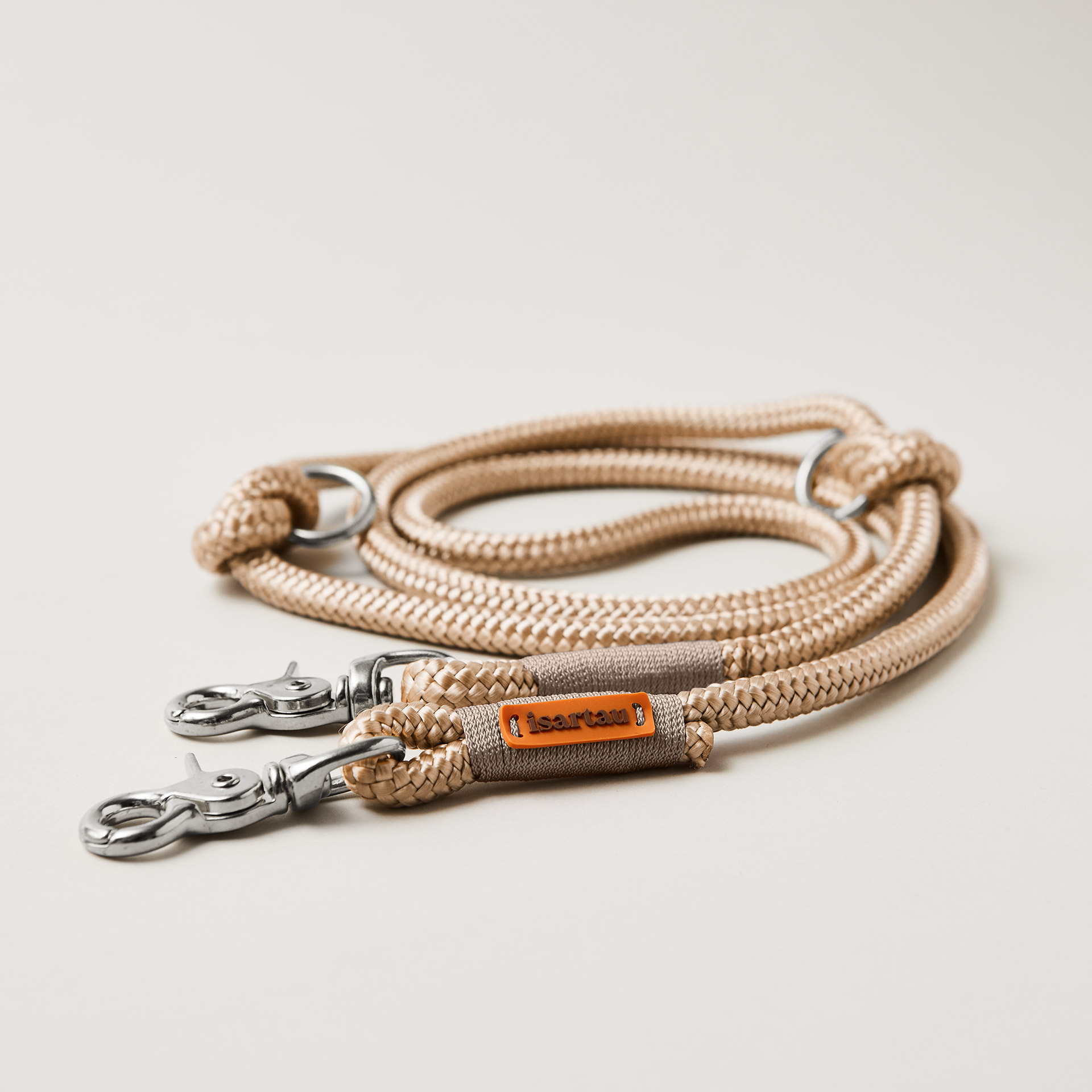 Tauleine Wood Owl Sand, 10 mm, verstellbar mit silberfarbenen Scherenkarabinern, beiges Tau mit sandfarbener Takelung, längenverstellbar