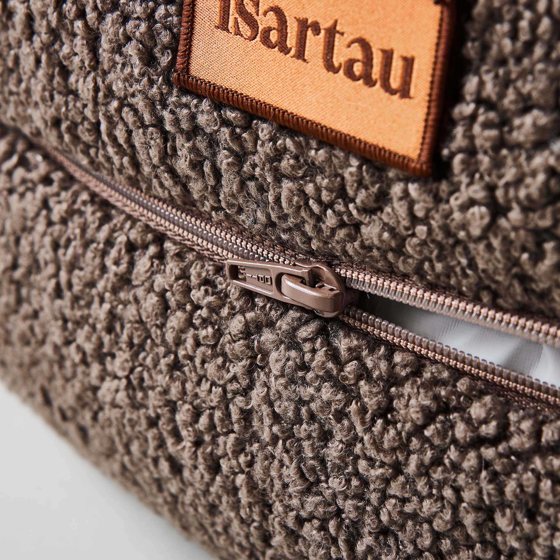 Orthopädisches Hundebett mit abziehbarem Bezug, praktischem 360 Grad Reißverschluss, Material Teddystoff Braun