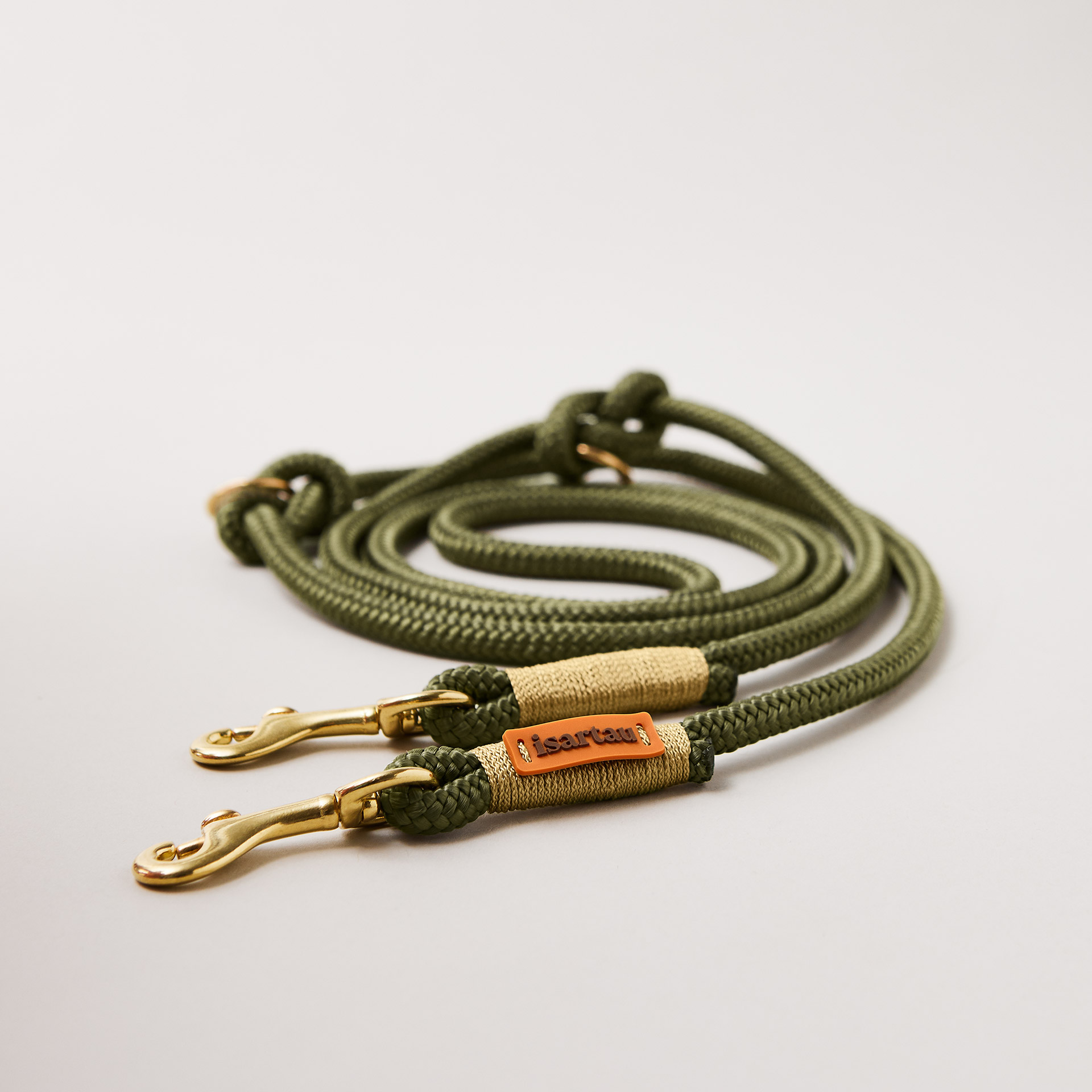 Hundeleine aus Tau Olive Grove Gold 8 mm verstellbar mit leichten Mini Messing-Karabinern, olivgrünes Softtau mit goldfarbener Takelung, Längenverstellbar