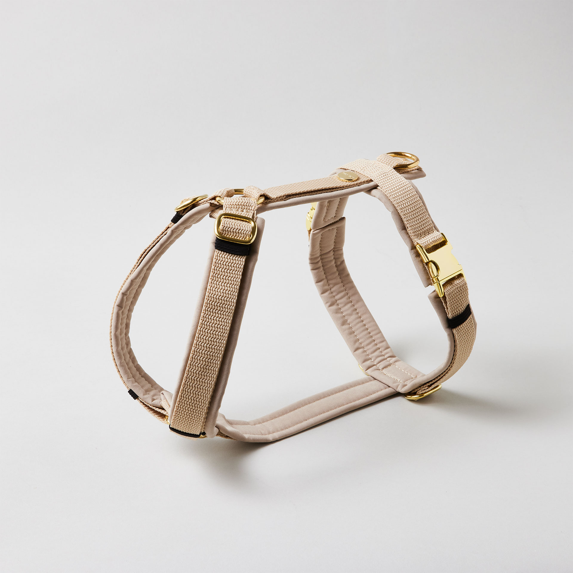Verstellbares Hundegeschirr in Beige mit vollunterlegter Polsterung und goldfarbenen Beschlägen