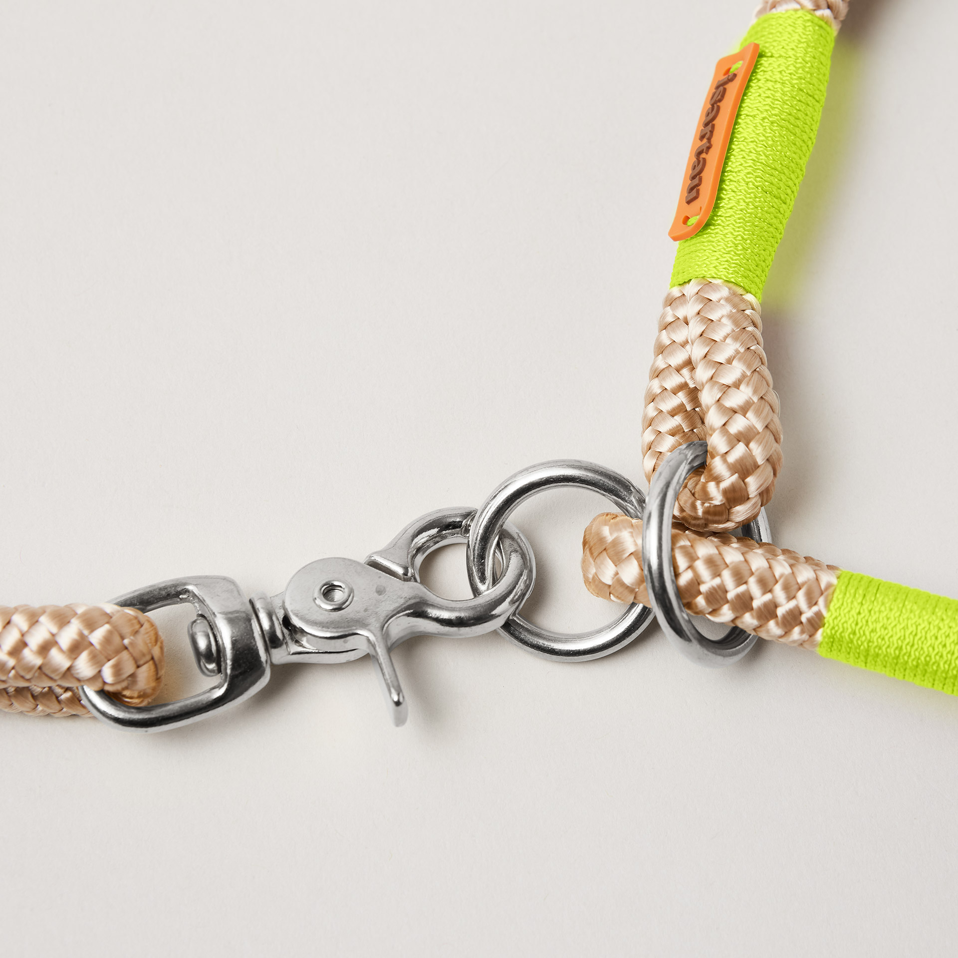 Detail Tauset Wood Owl Neongelb mit silberfarbenen Beschlägen, beiges Tau mit neongelber Takelung