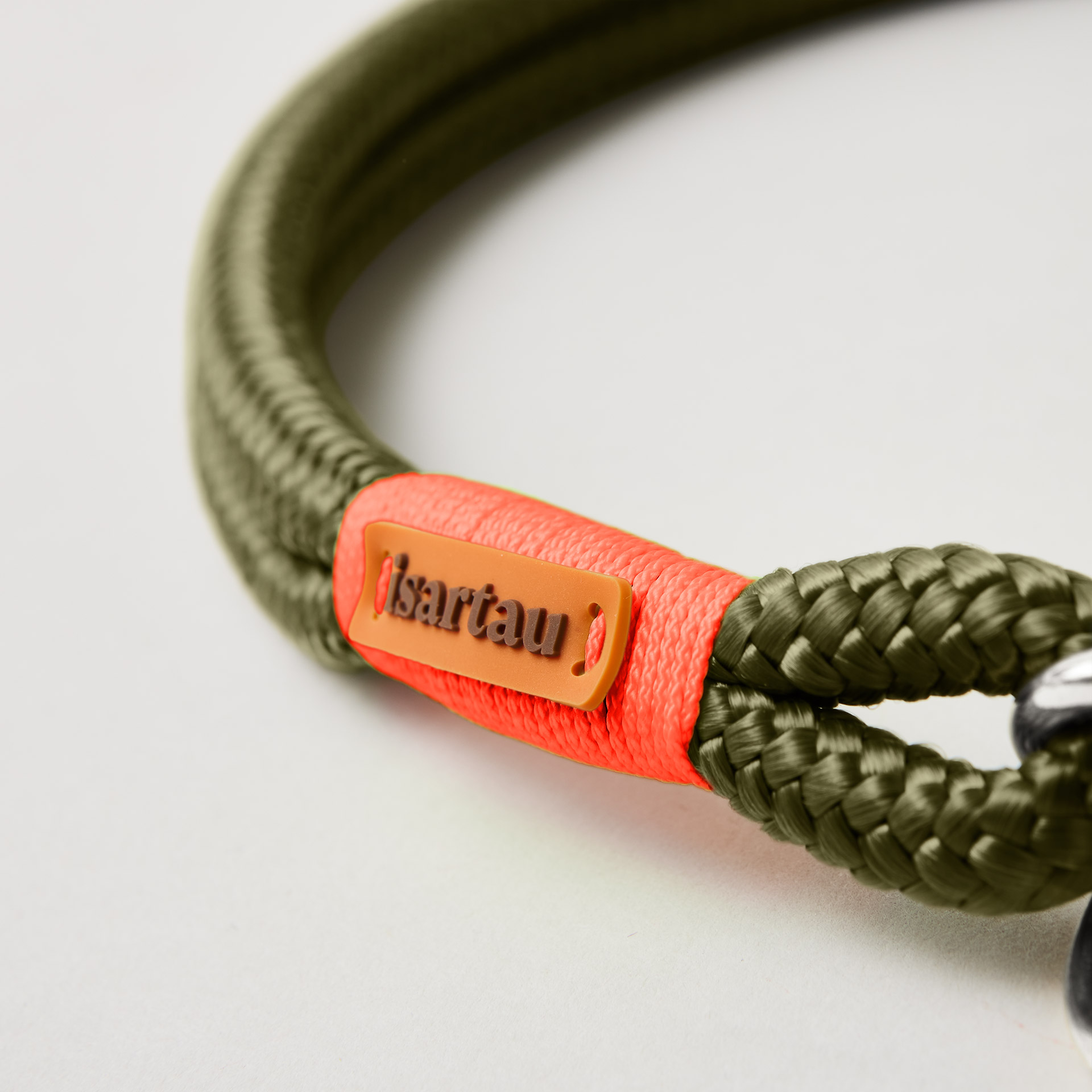 Detail olivfarbenes Hundehalsband aus Tau, Olive Grove Neonorange
