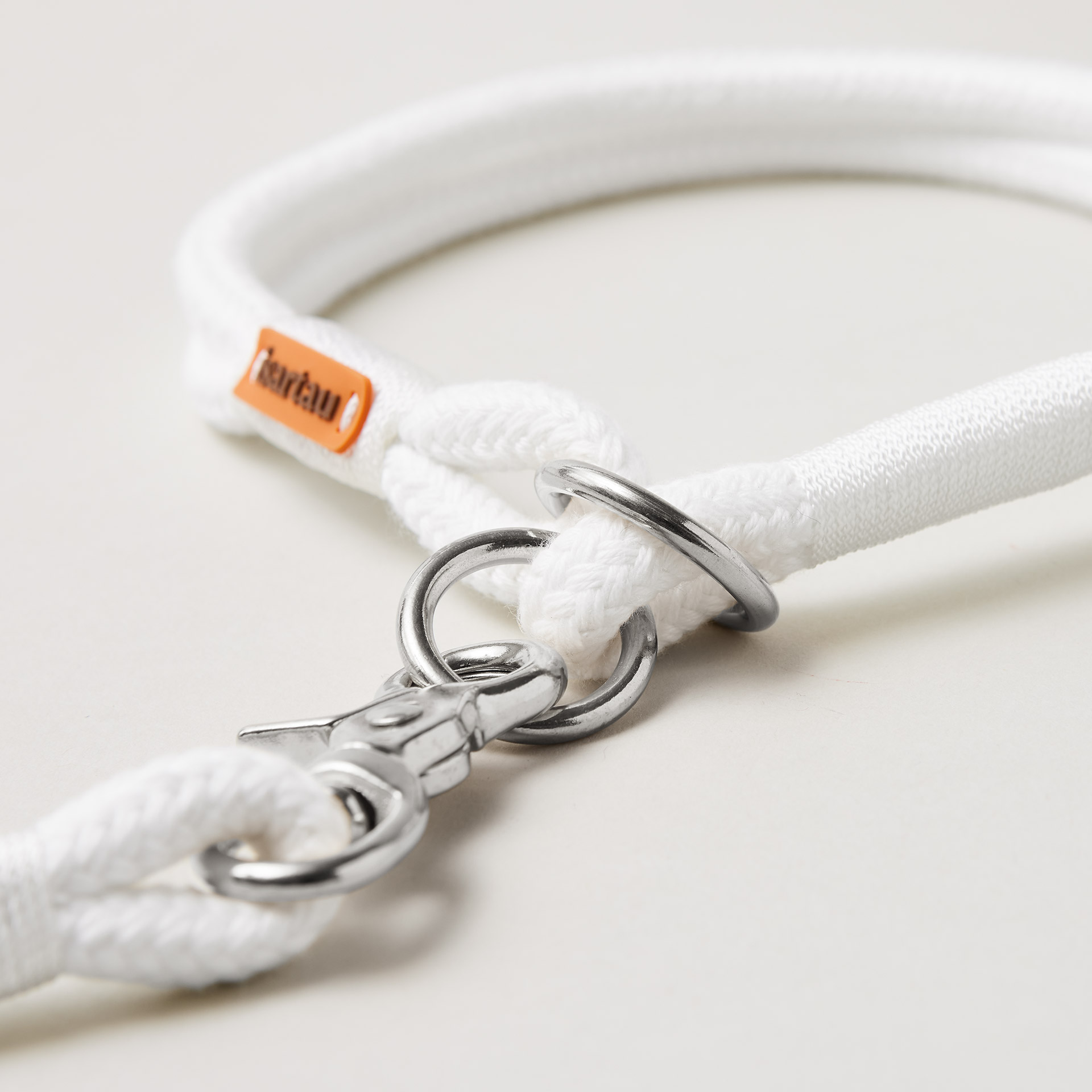 Detail Tauset Pure Breeze Weiß mit silberfarbenen Beschlägen, weißes Tau mit weißer Takelung