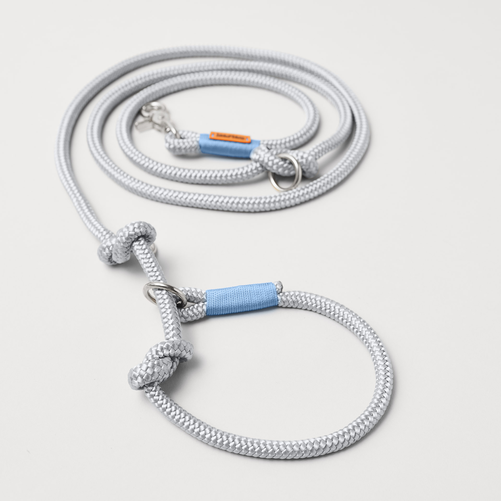 Retrieverleine aus Tau Pebble Stone Hellblau, Halsung mit integrierter Leine, silberne Karabiner, 2-fach längenverstellbar, erhältlich in 8 und 10 mm