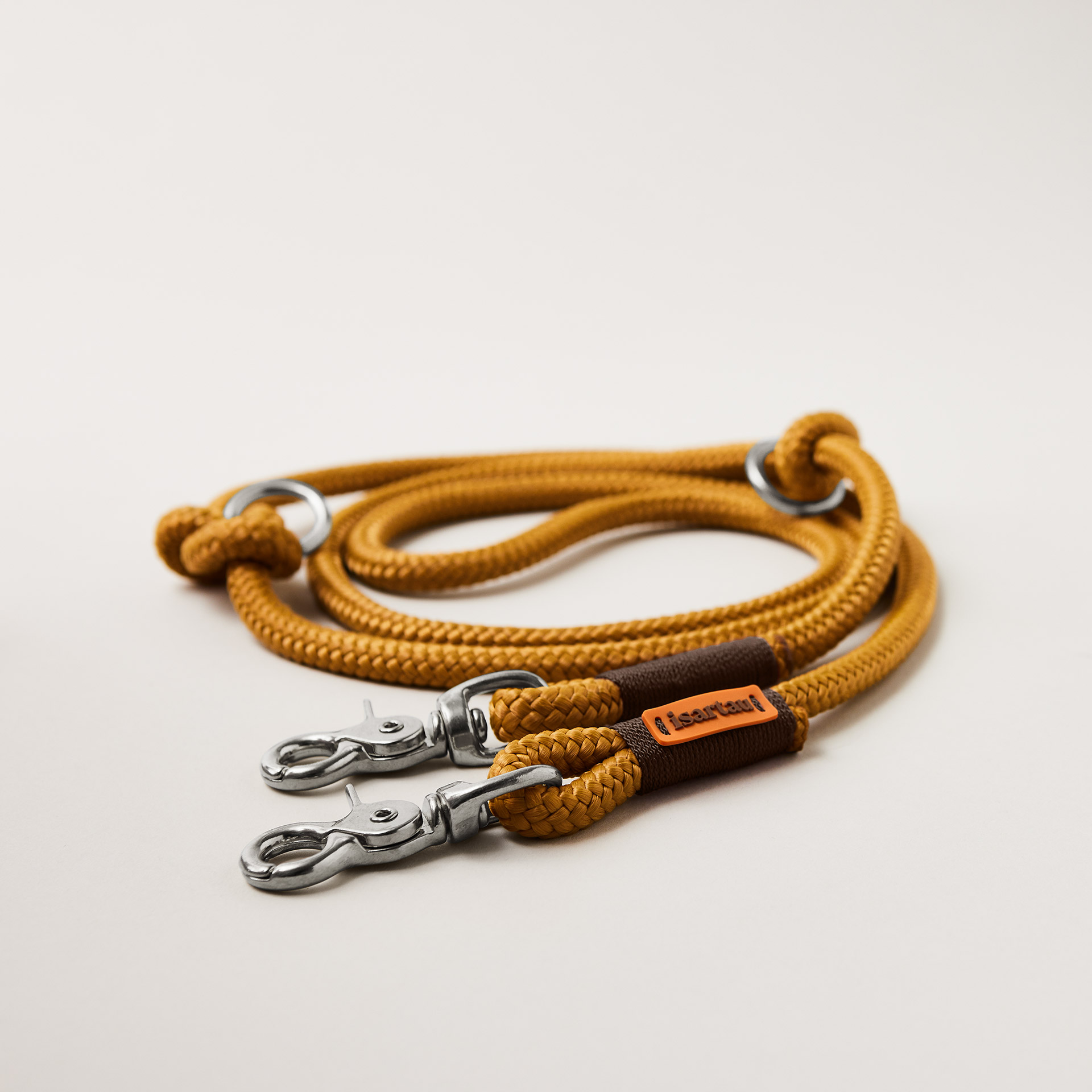 Tau Leine Sweet Toffee Dunkelbraun 10 mm mit silbernen Karabinern, Längenverstellbar über Knoten karamellfarbenes Tau mit dunkelbrauner Takelung