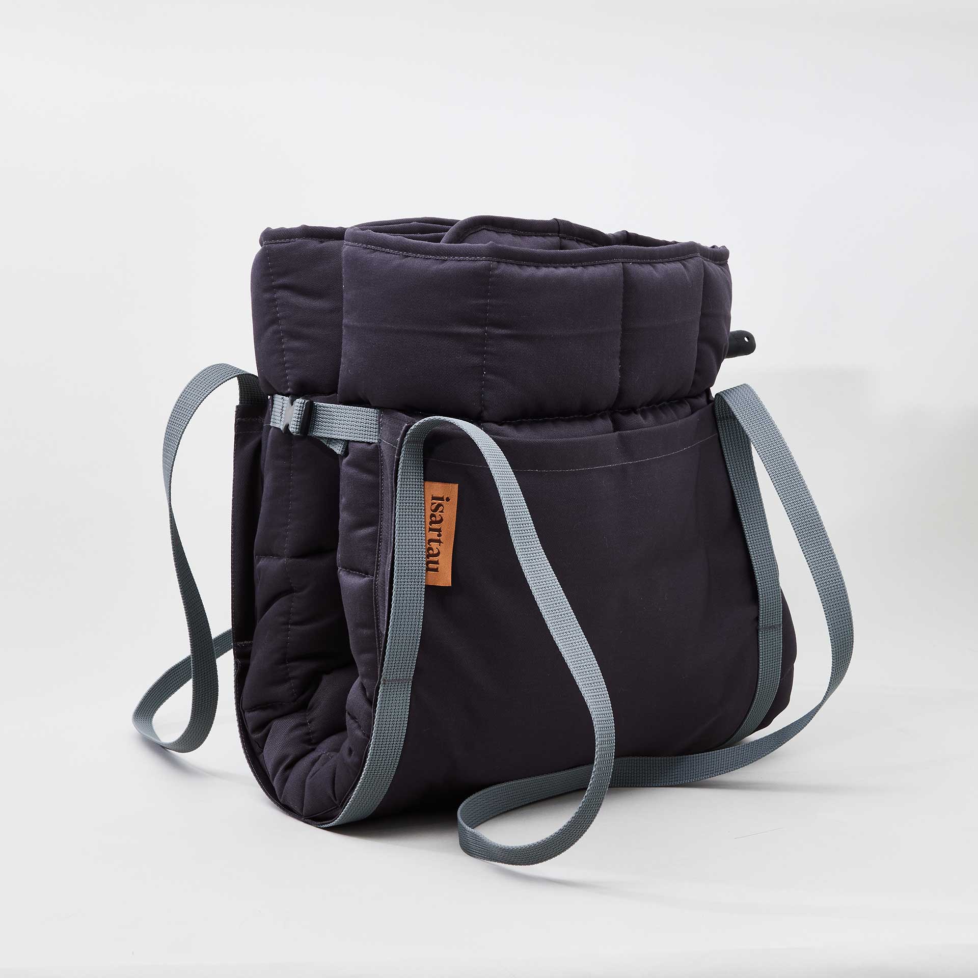 Graue Hunde Reisedecke POCKET, mit Tragegurt zum Umhängen und extra Fach für Utensilien