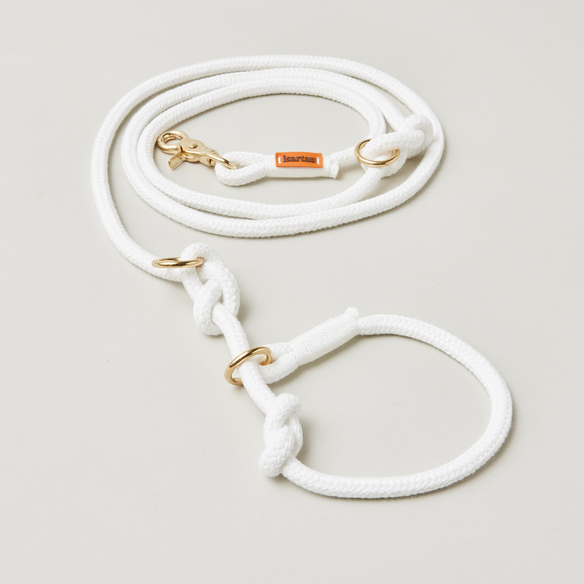 Retrieverleine aus Tau Pure Breeze Weiß, Halsung mit integrierter Leine, goldene Messingkarabiner, 2-fach längenverstellbar, erhältlich in 8 und 10 mm