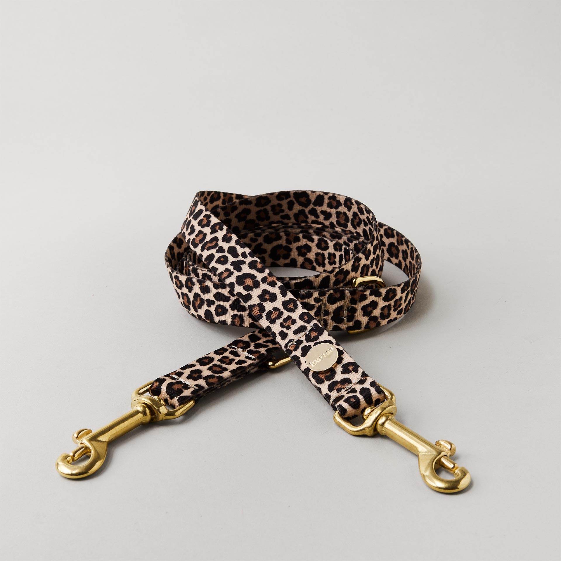 Verstellbare Hundeleine Leo Gurtband mit Leomuster goldfarbene Messingkarabiner Breite 20 mm