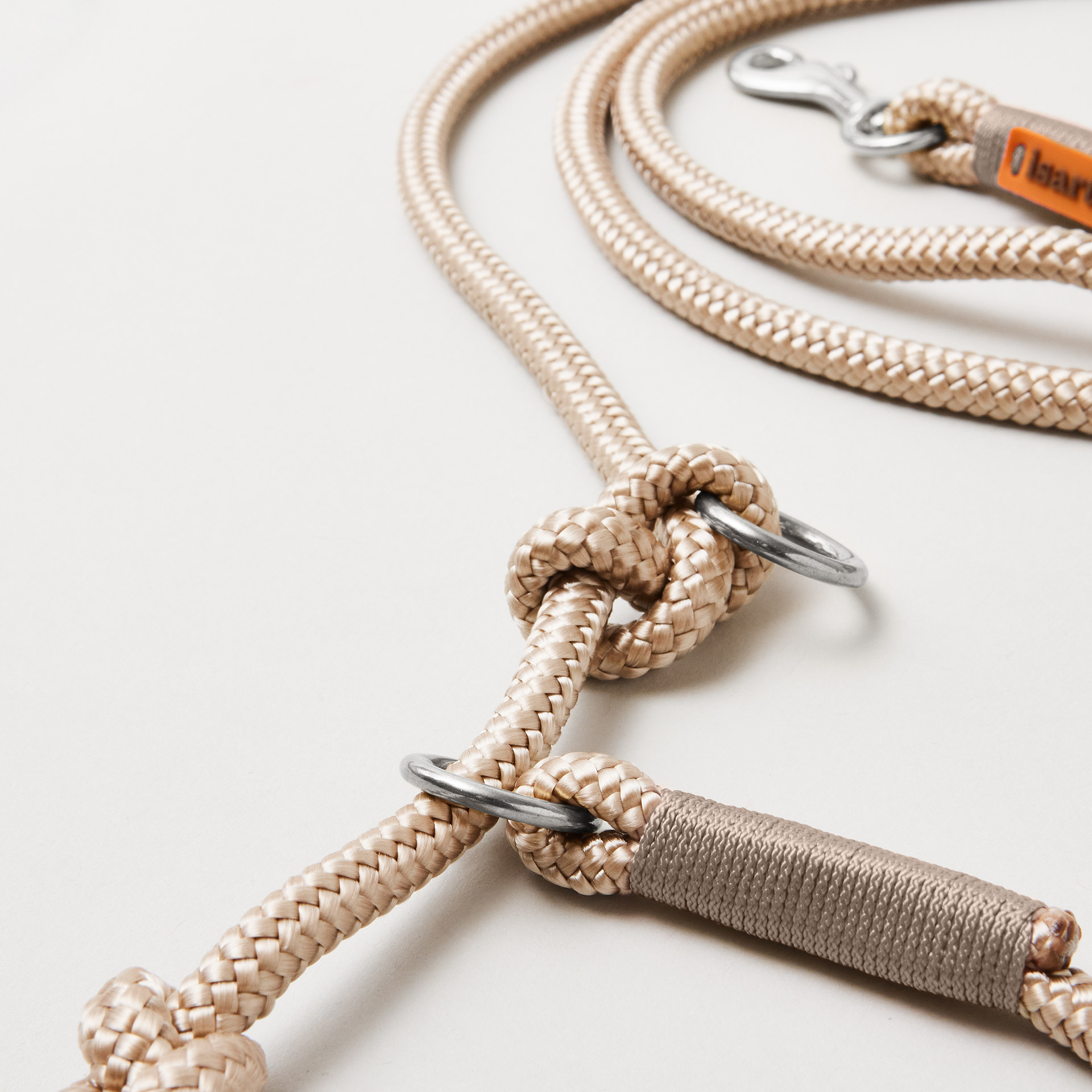 Detail Retrieverleine Wood Owl Sand mit verstellbaren Knoten für Hals- und Kopfumfang, silberne Karabiner