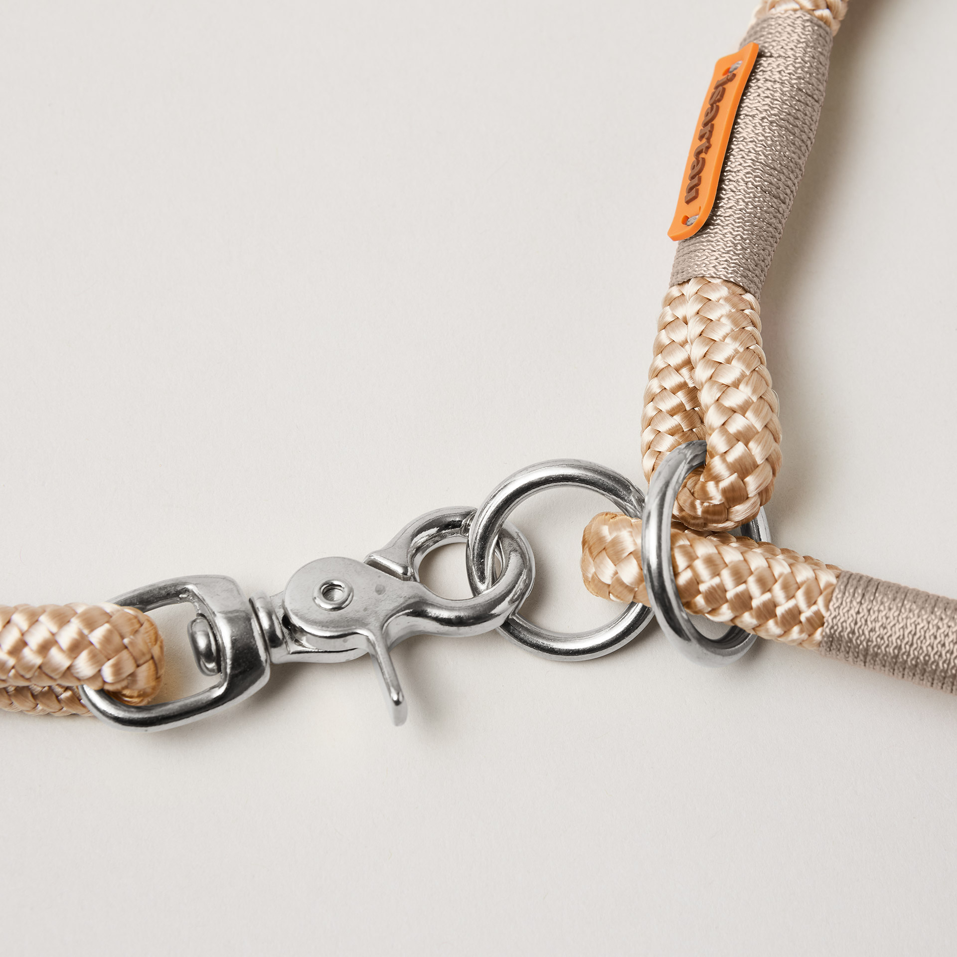 Detail Tauset Wood Owl Sand mit silberfarbenen Beschlägen, beiges Tau mit sandfarbener Takelung