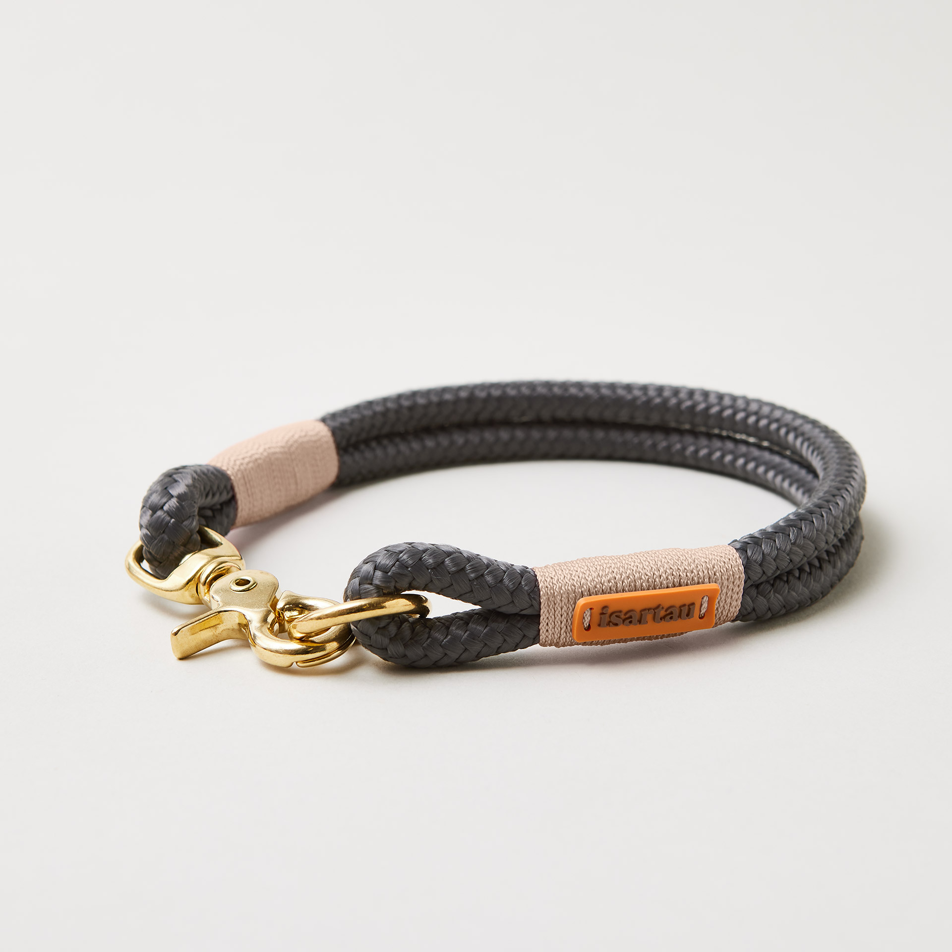 Tauhalsband Heavens Rock 10 mm mit Messing-Beschlägen, dunkelgraues Tau mit beiger Takelung