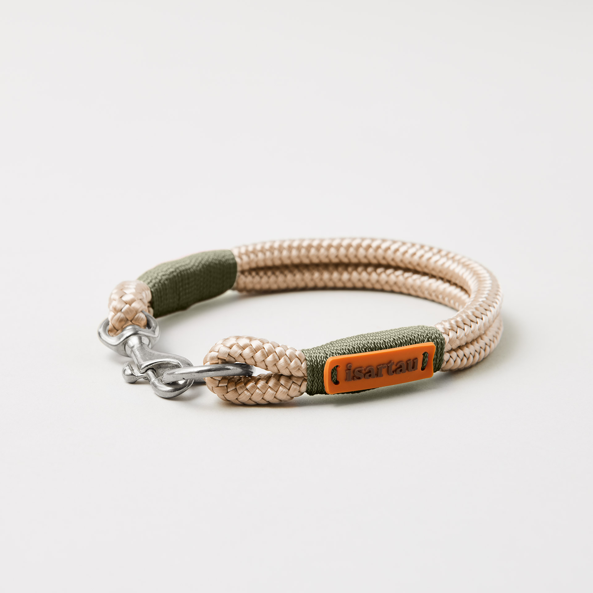 Hundehalsband aus Tau, Modell Feste Halsung Wood Owl Oliv 8 mm, silberfarbene Beschläge, beiges Tau mit oliver Takelung