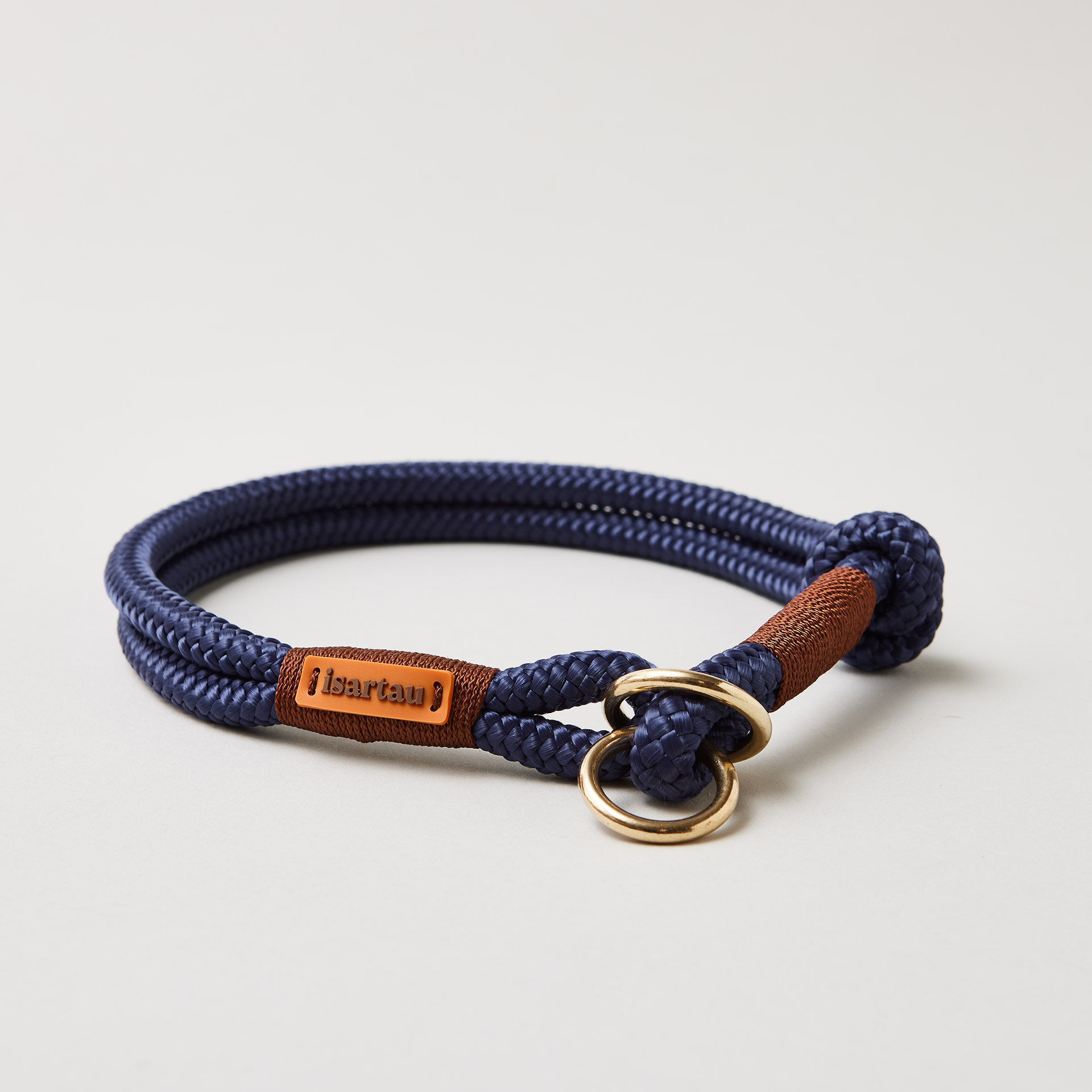 Tauhalsband Zugstopp Indigo Sea Kastanie 8 und 10 mm mit Messing-Beschlägen, dunkelblaues Tau mit brauner Takelung