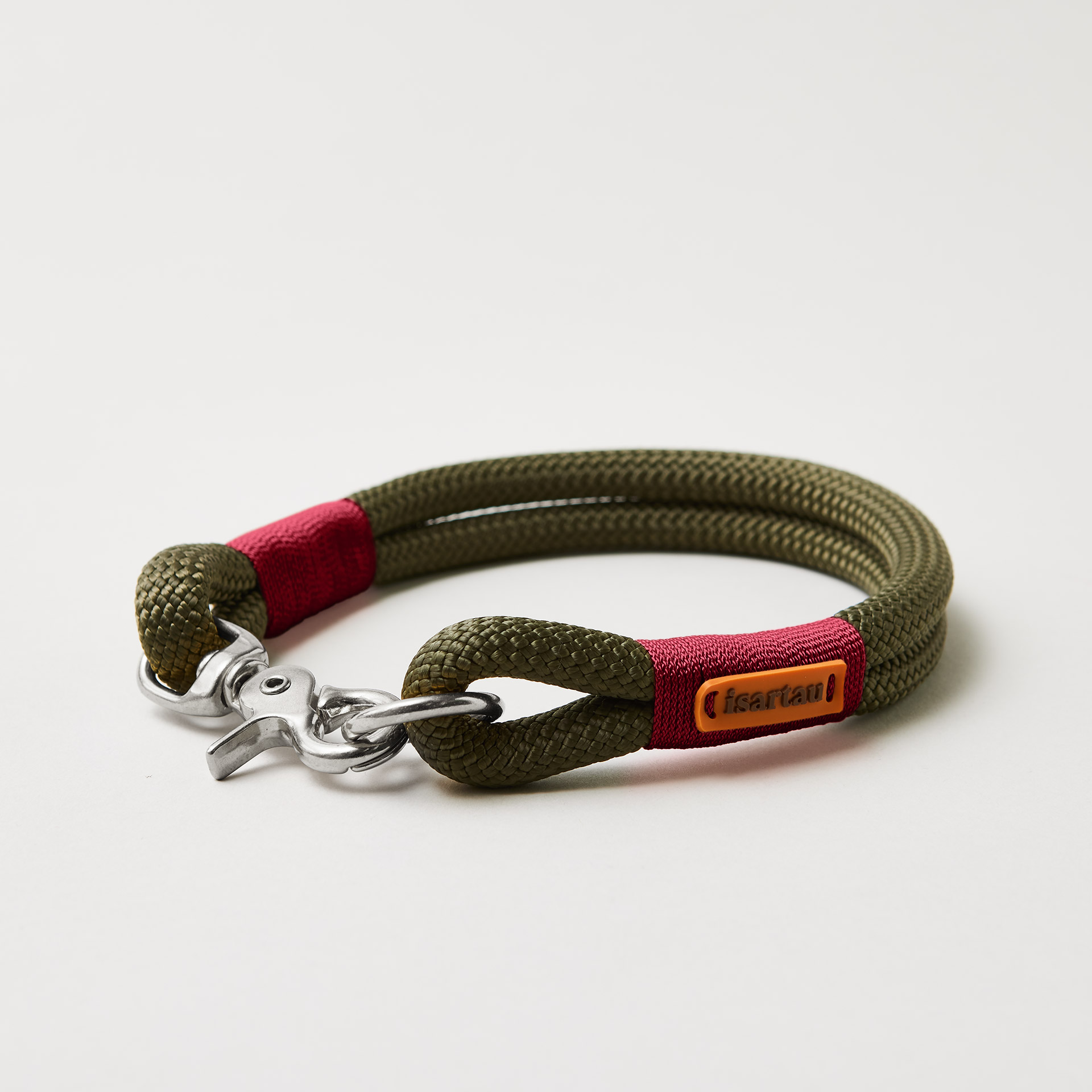 Hundehalsband Olive Grove Burgunder 10 mm mit silbernen Beschlägen, olivfarbenes Kletterseil mit burgunderfarbener Takelung
