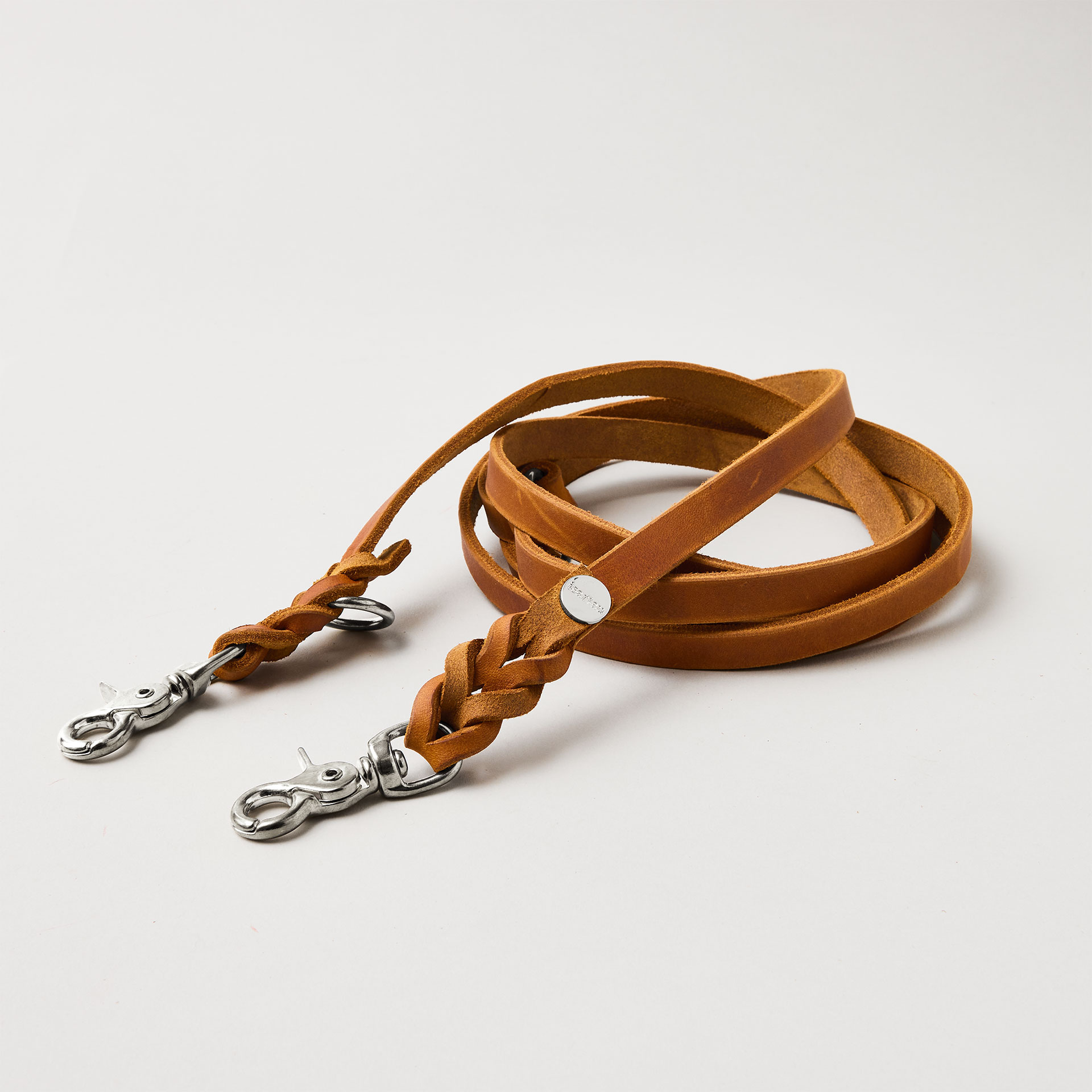 Fettlederleine in der Farbe Cognac, für Hunde über 7 Kilo, Lederbreite 15 mm, silberfarbene Scherenkarabiner