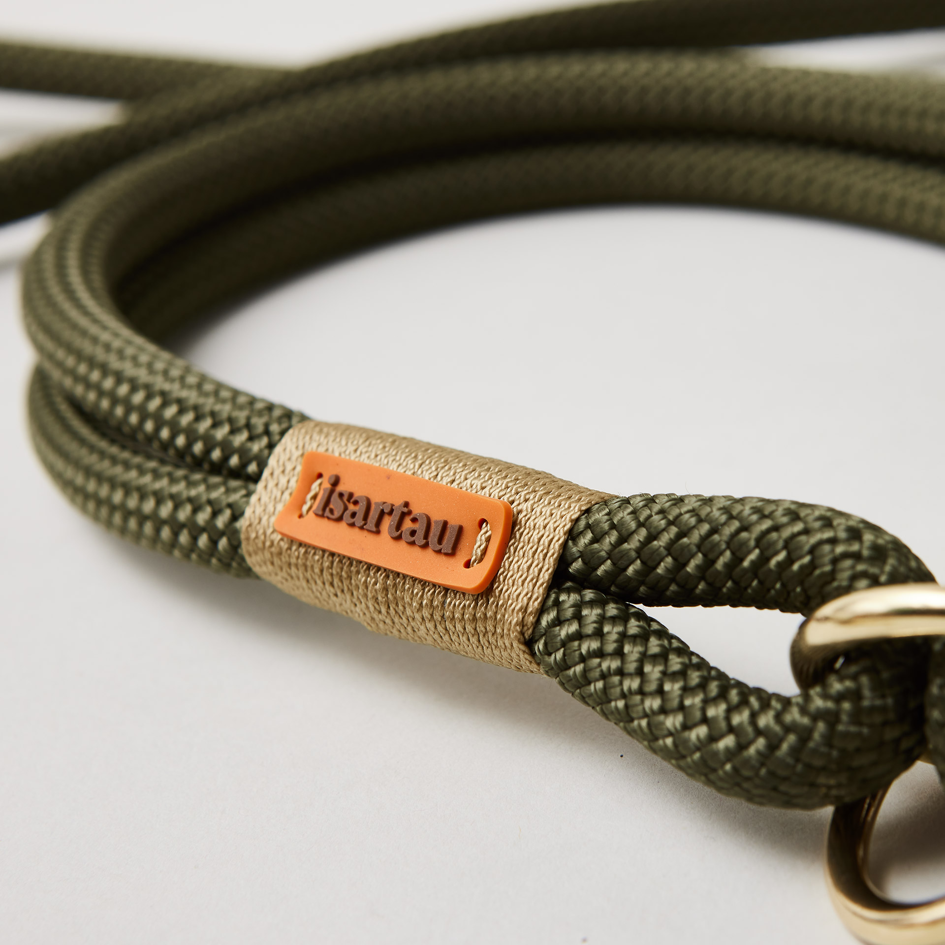 Detail Tauhalsband Zugstopp Olive Grove Gold mit Messing-Beschlägen, olivgrünes Kletterseil mit goldfarbener Takelung