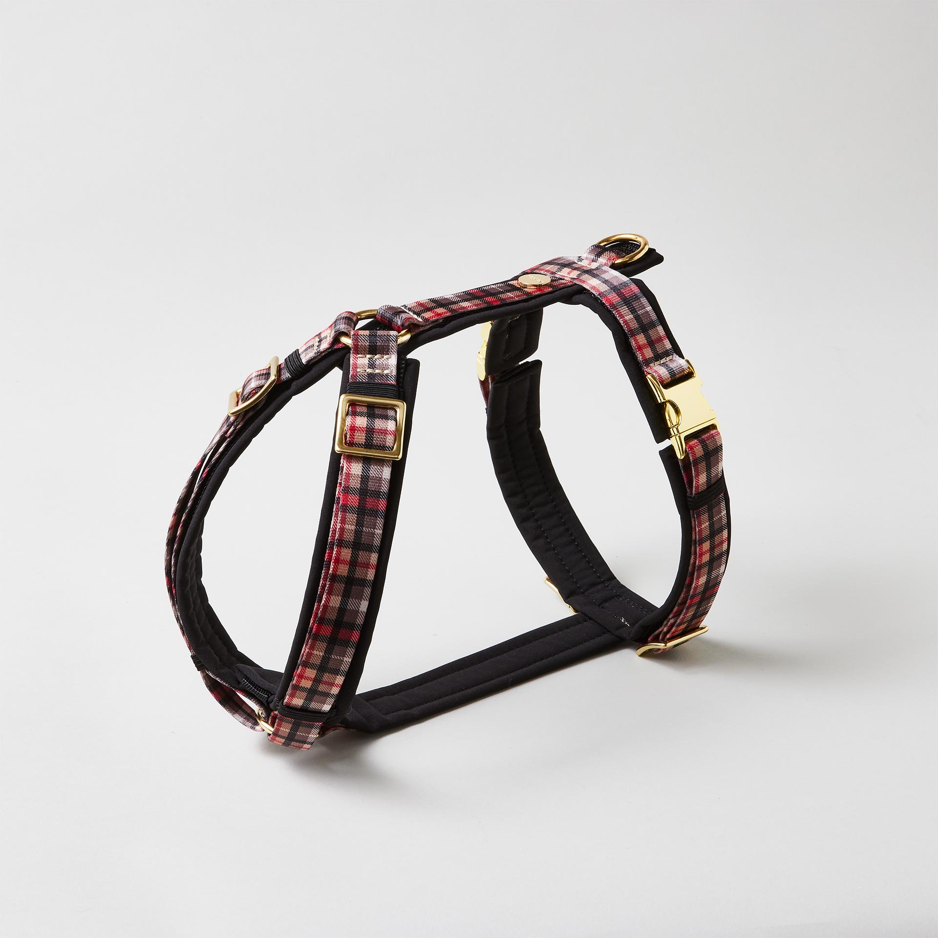 Gepolstertes Y-Hundegeschirr im Design „Flaneur“ mit Karomuster, verstellbaren Schiebern und goldfarbenen Steckschließen.