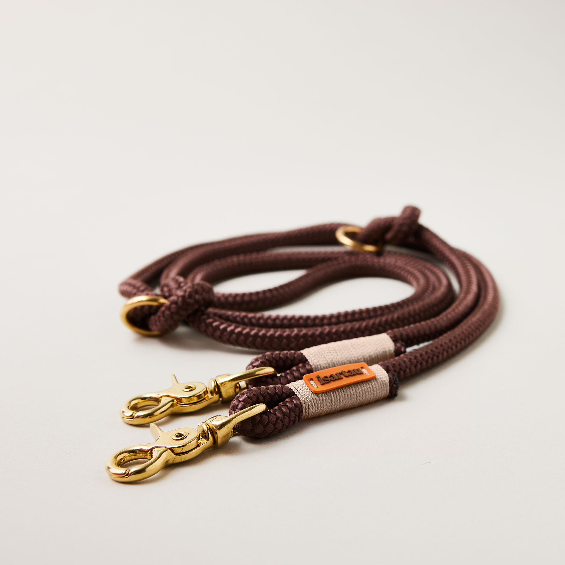 Hundeleine aus Tau Classy Chestnut Beige 10 mm verstellbar mit Messing-Karabinern, braunes Tau mit beiger Takelung, Längenverstellbar über Knoten