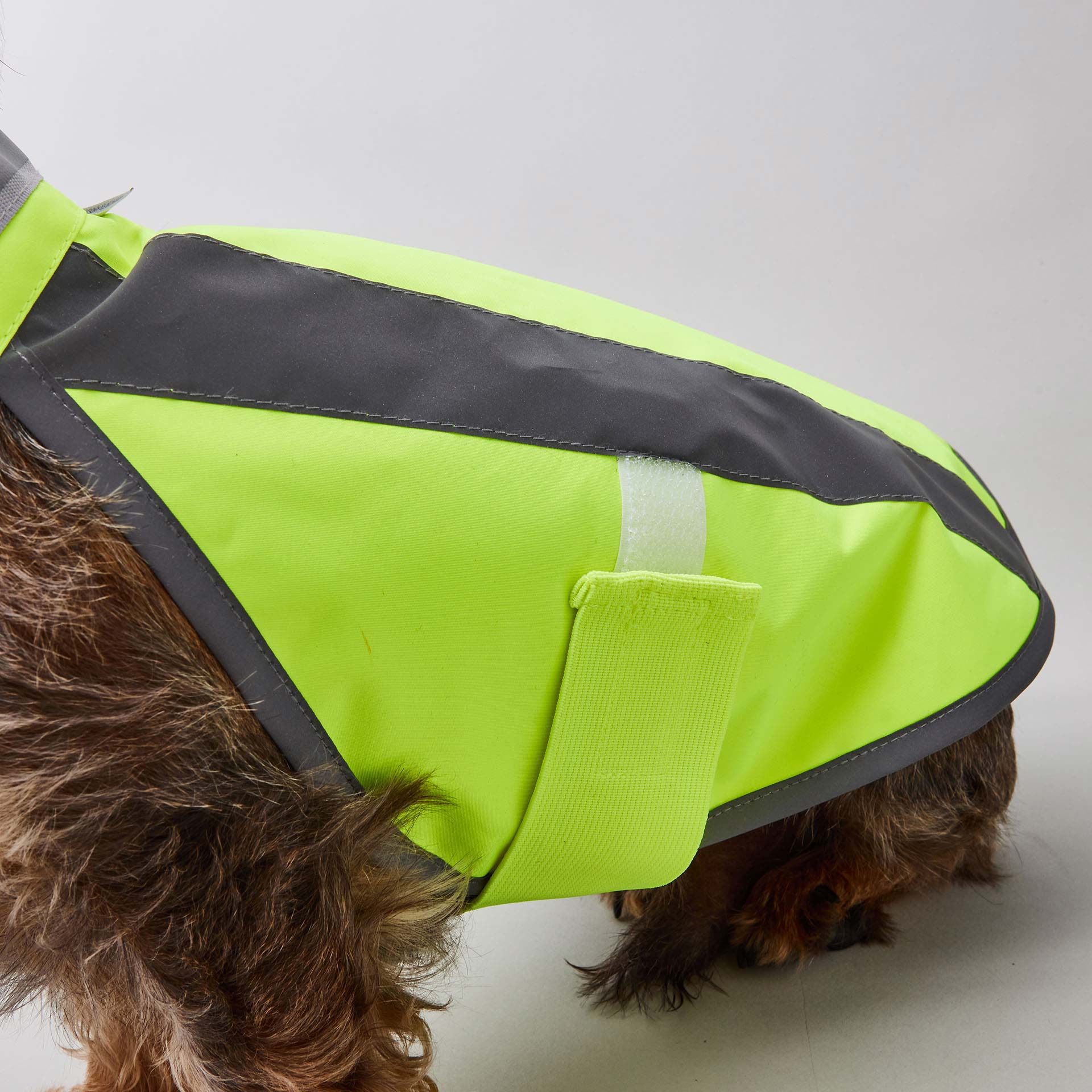 Warnweste Detailaufnahme Bauchgurt und Klettverschluss