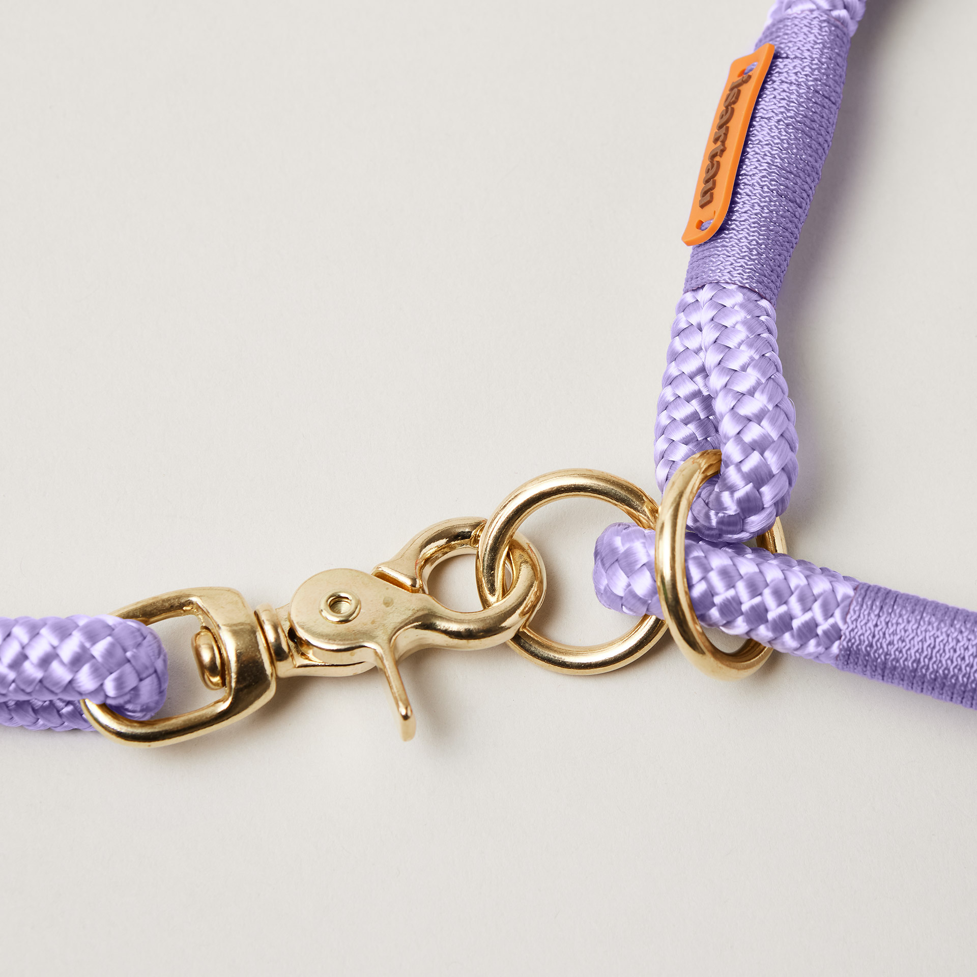 Detail Tauset Very Peri Lavendel mit Messing-Beschlägen, lavendelfarbenes Tau und Takel