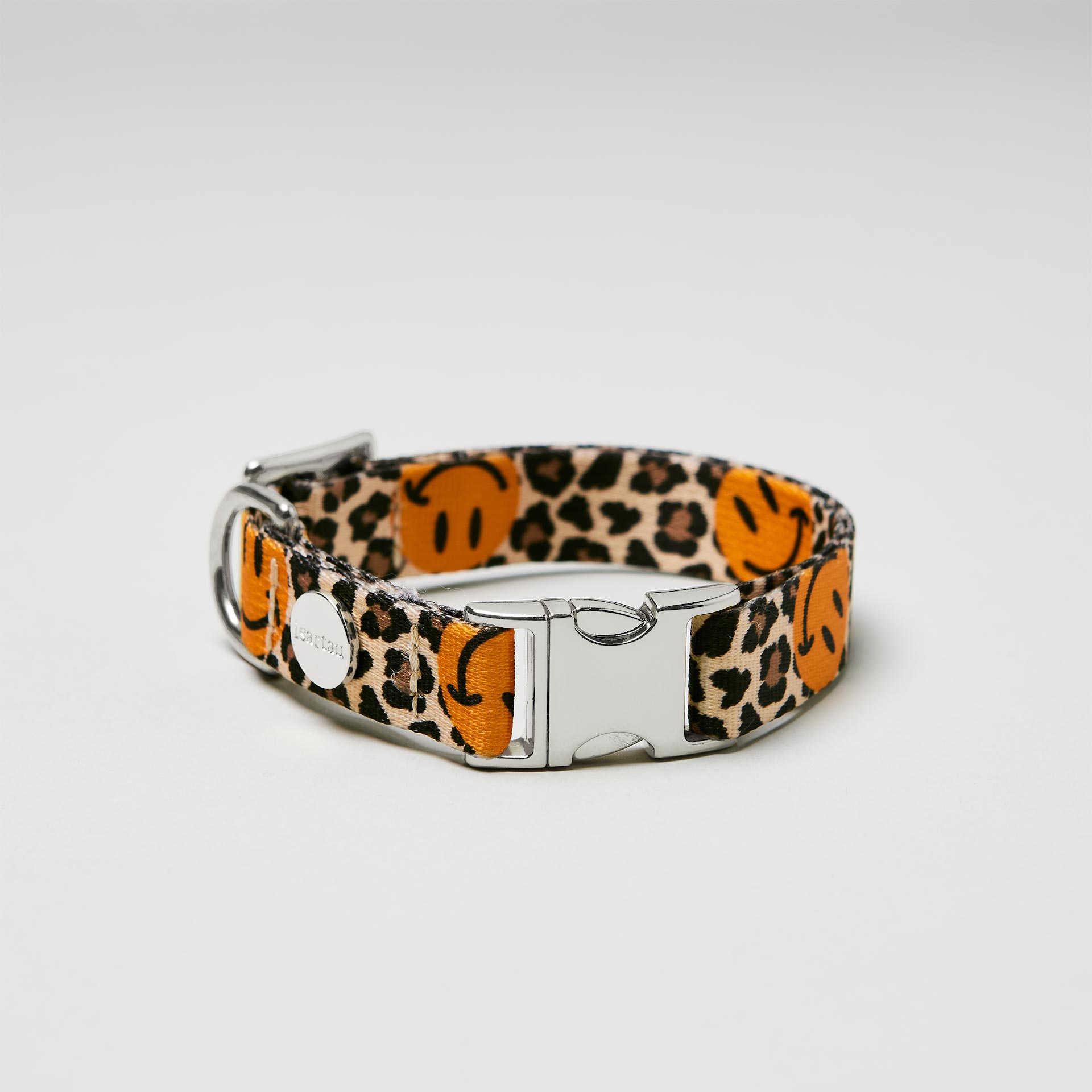 Verstellbares Halsband Leo Smile silberfarben, Gurtband mit Leo und Smile Motiv