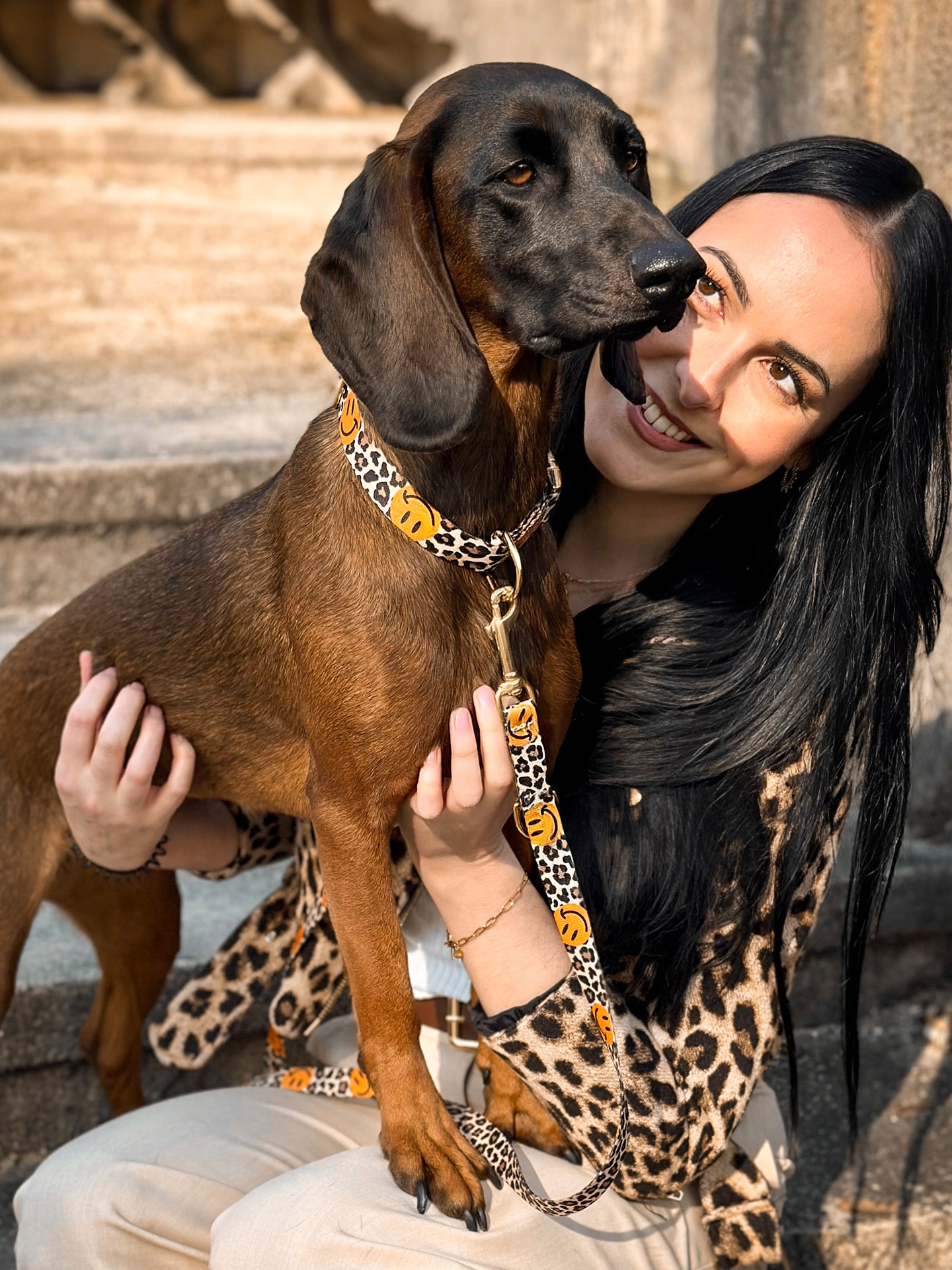 Frauchen und BGS Cleo in Design Leo Smile