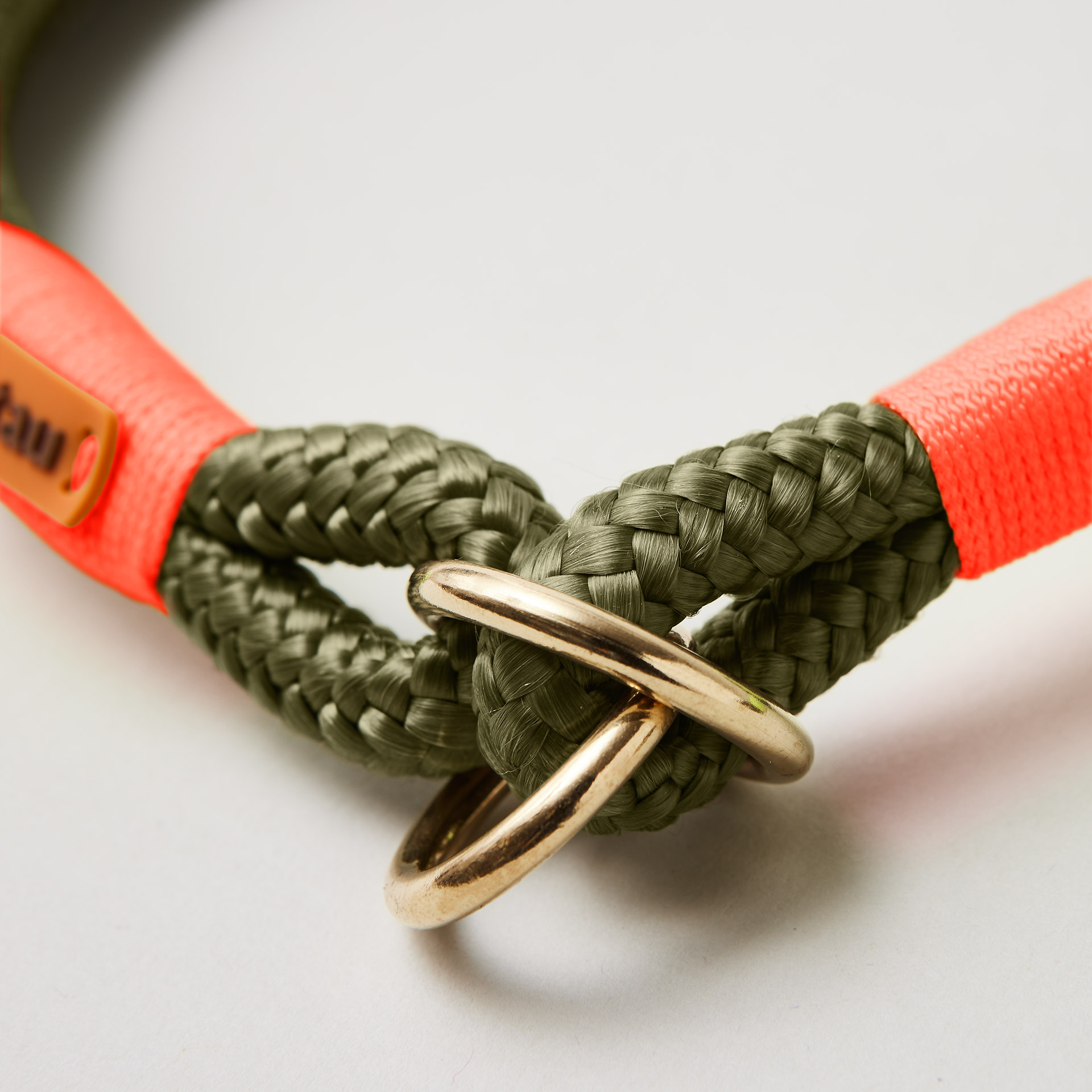 Detail Tauhalsband Zugstopp Olive Grove Neonorange, O- Ringe aus Messing