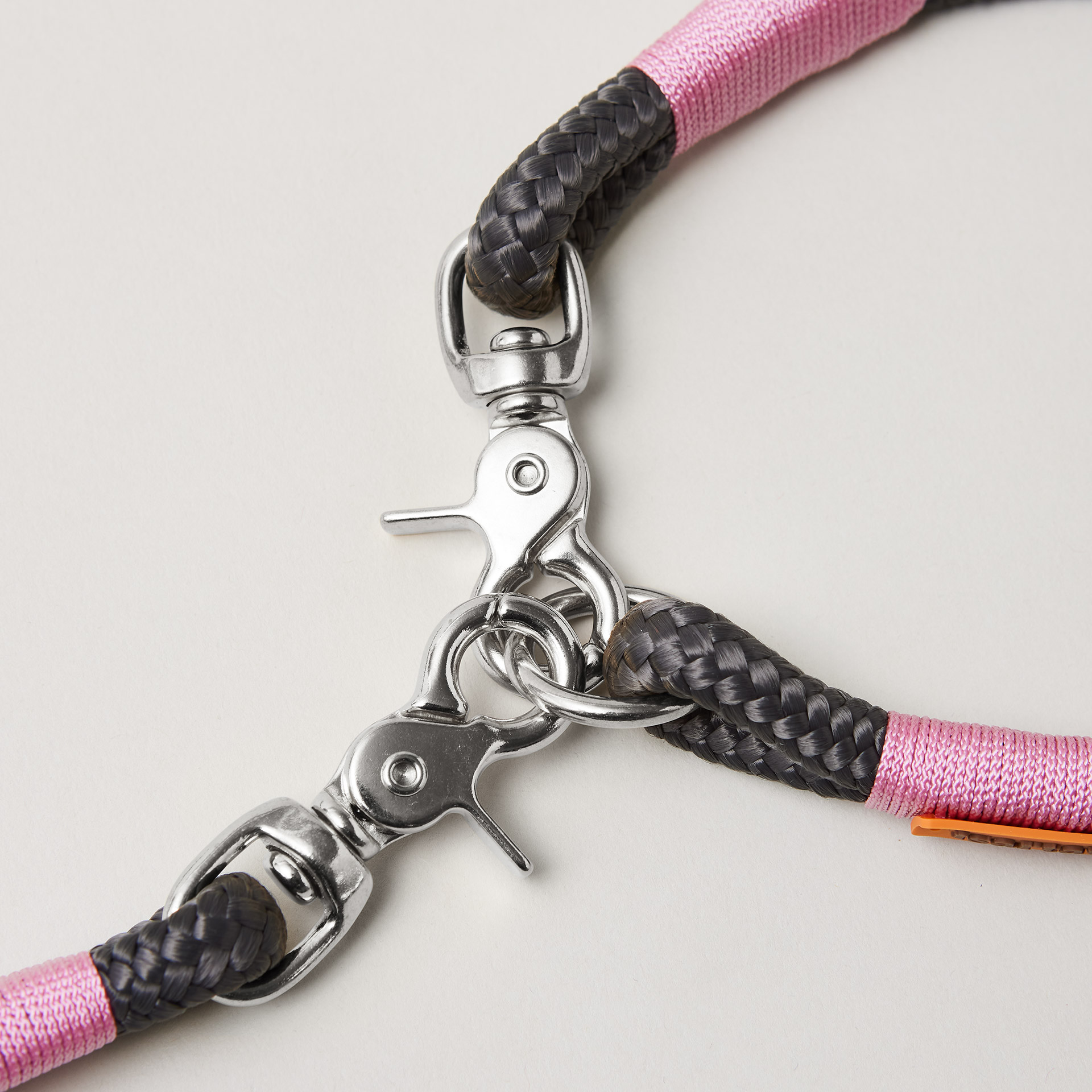 Detail auf silberfarbene Hardware der Taukombi Heavens Rock Rose