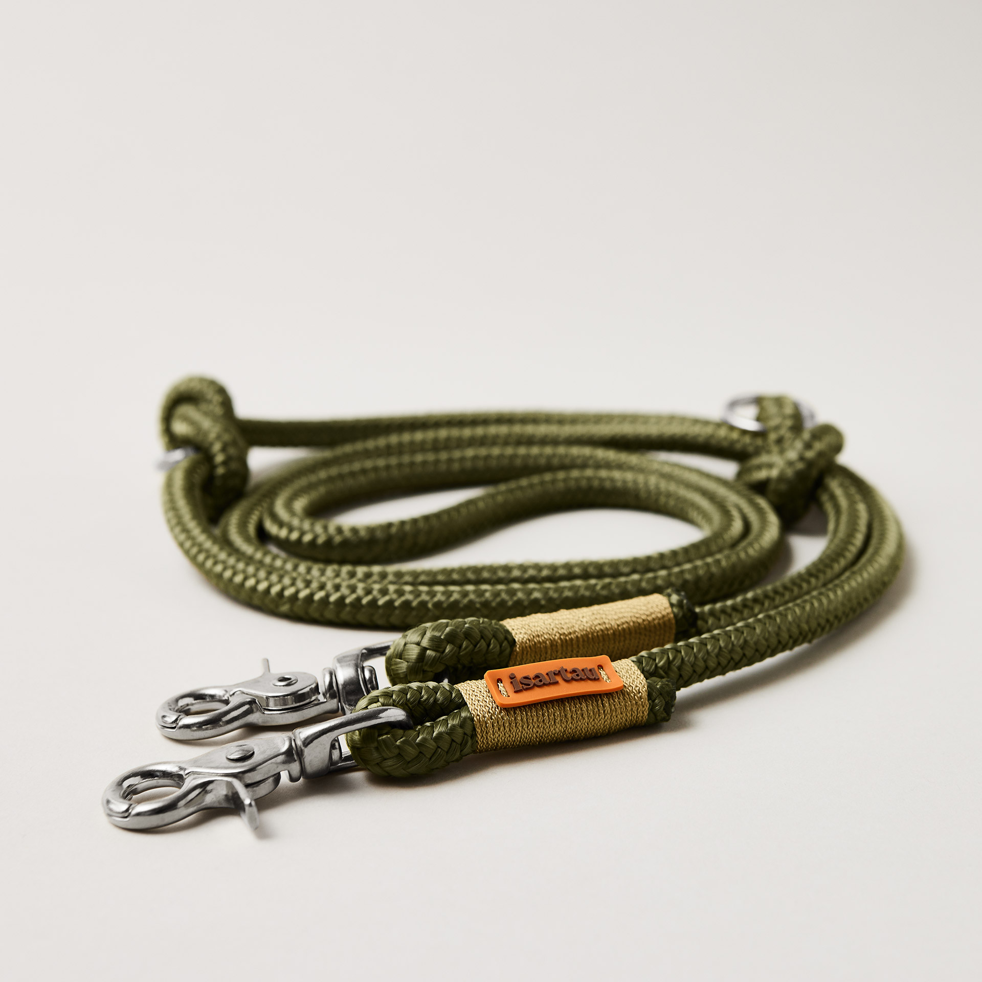 Hundeleine Olive Grove Gold 10 mm verstellbar mit silberfarbenen Scherenkarabinern, olivgrünes Softtau mit goldfarbener Takelung, flexibel Längenverstellbar