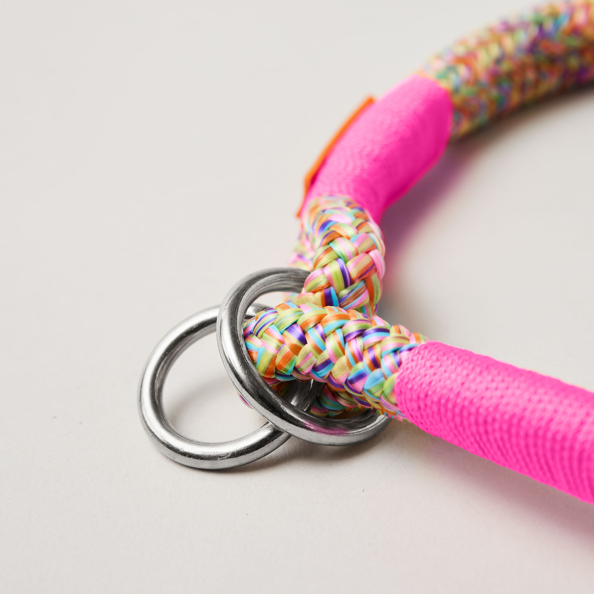Detail Hundehalsband Zugstopp Easy Summer Neonpink, O-Ringe aus Edelstahl